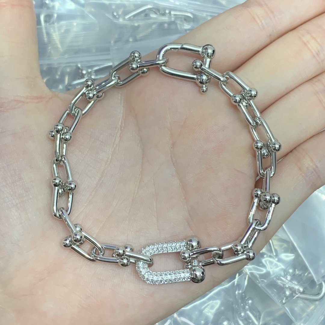 8XT31X  Popular    Earring Bracelets Necklaces