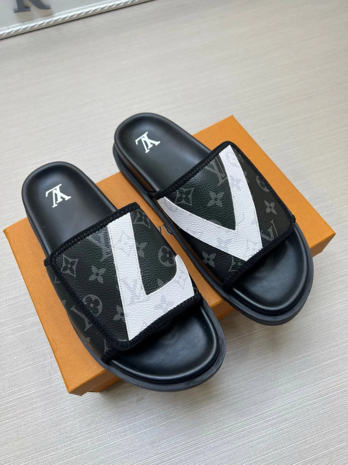 5WE251Z Popular Slippers