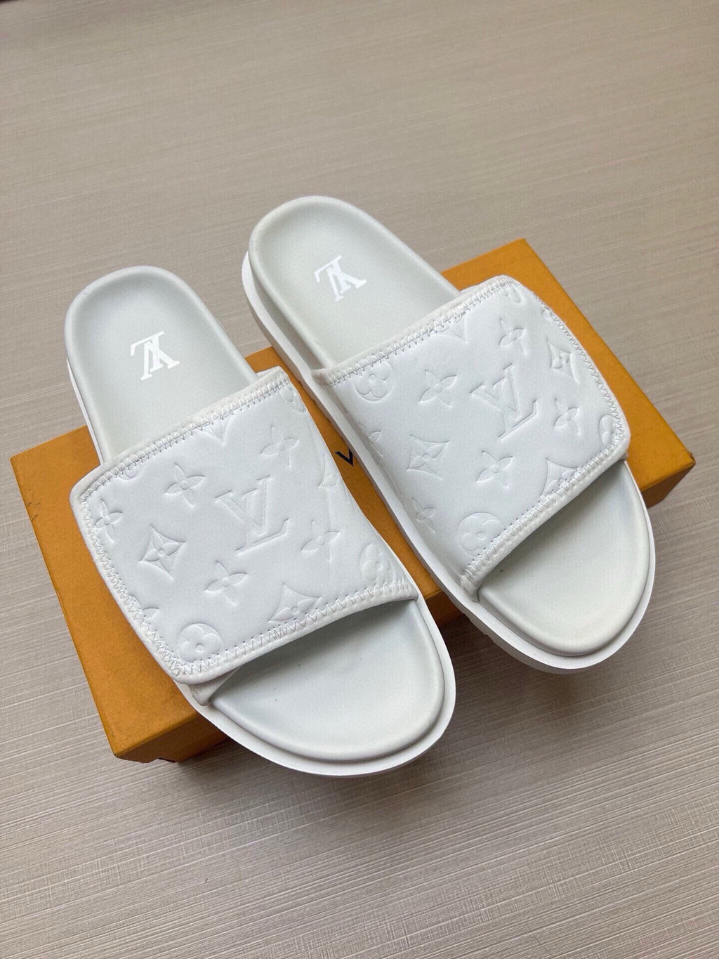 5LE210Z Popular Slippers