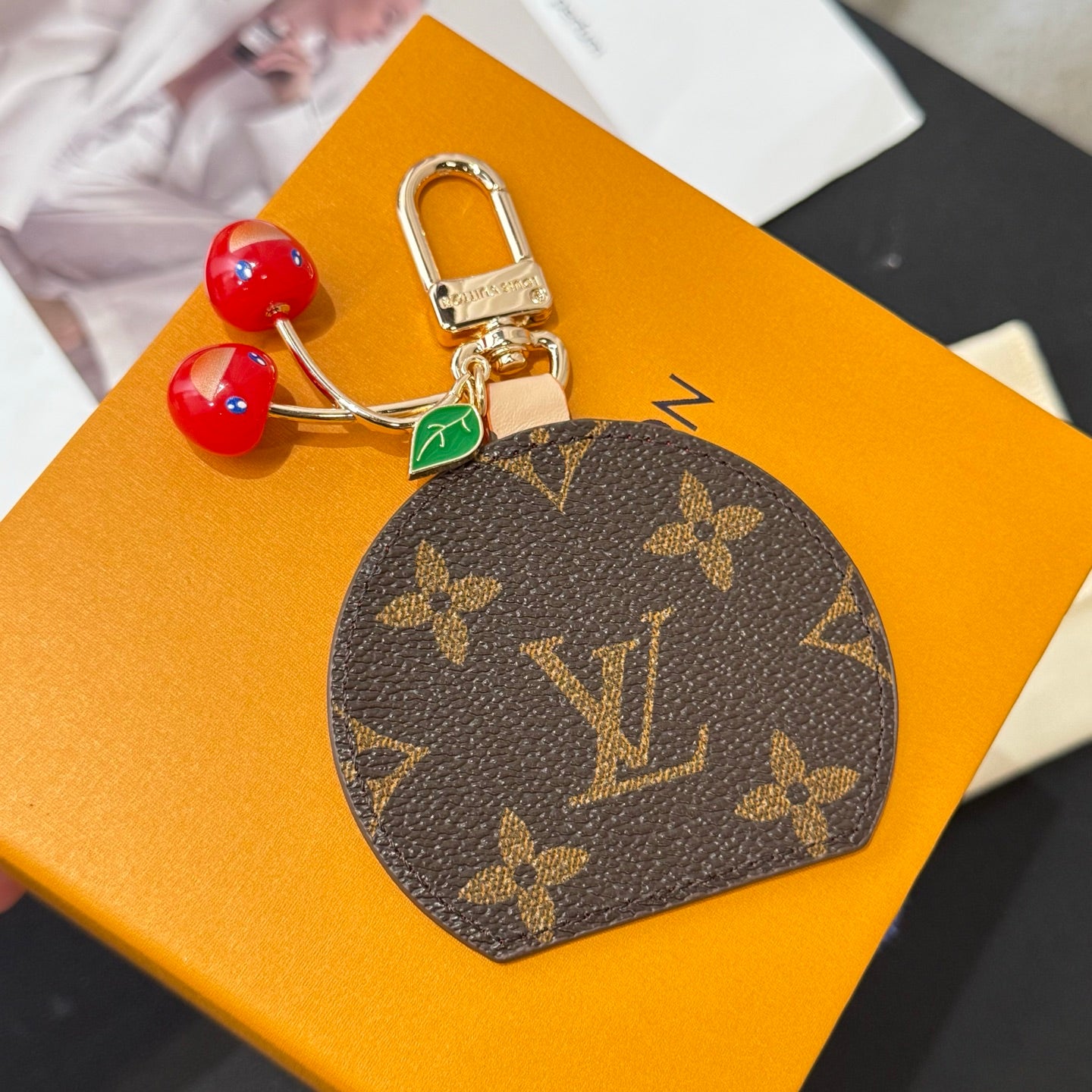 35QE32A Popular bag 's charms accessories