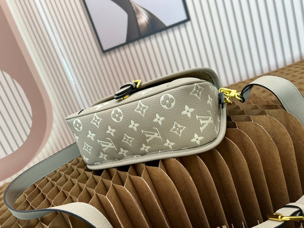 2XE028B Popular leather bag 