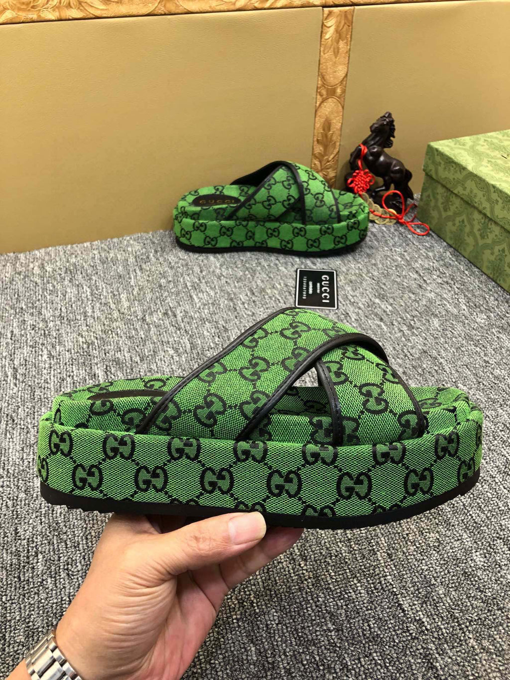 5YB69Z Popular Slippers