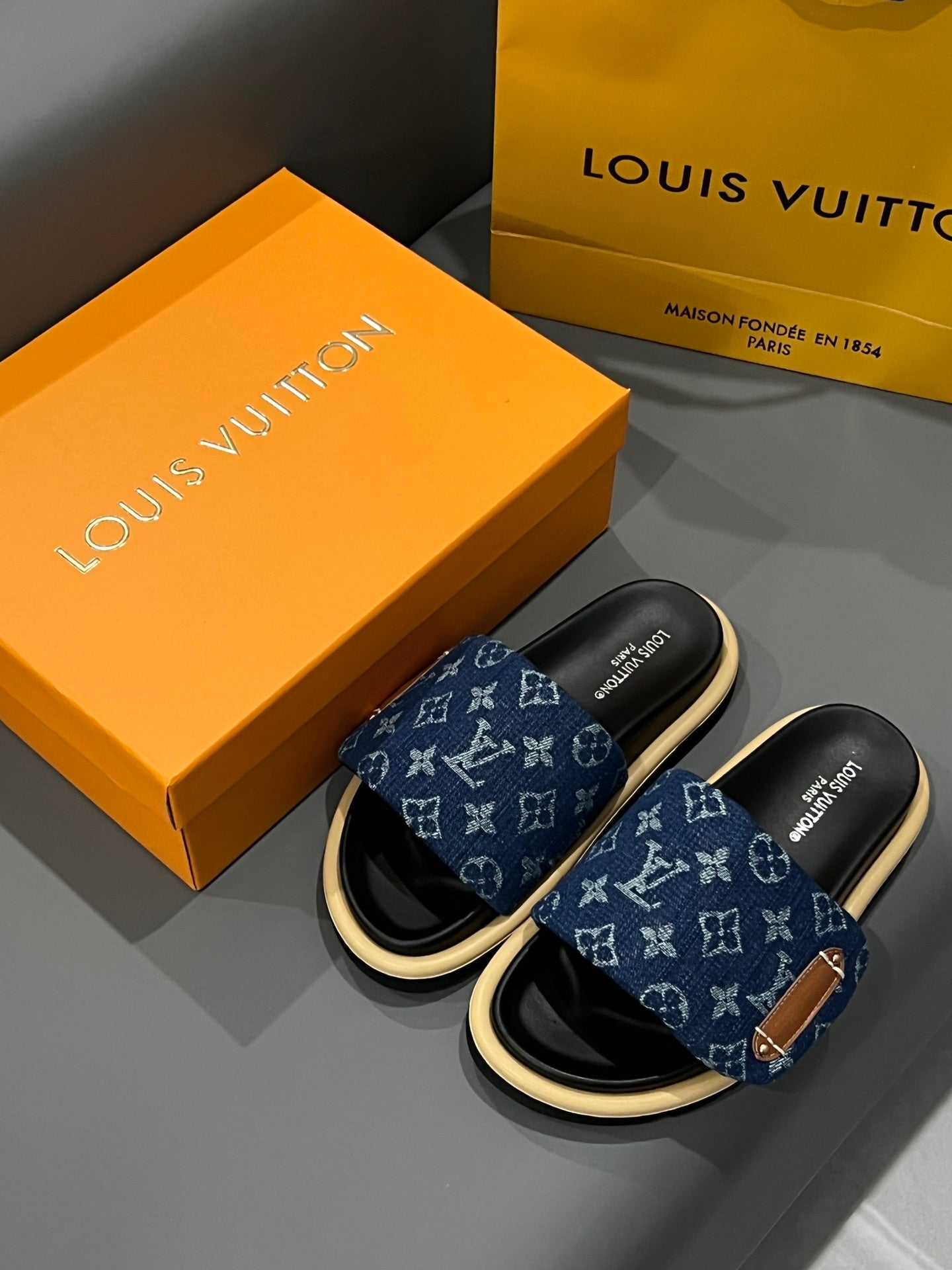 14E73Z Popular Slippers