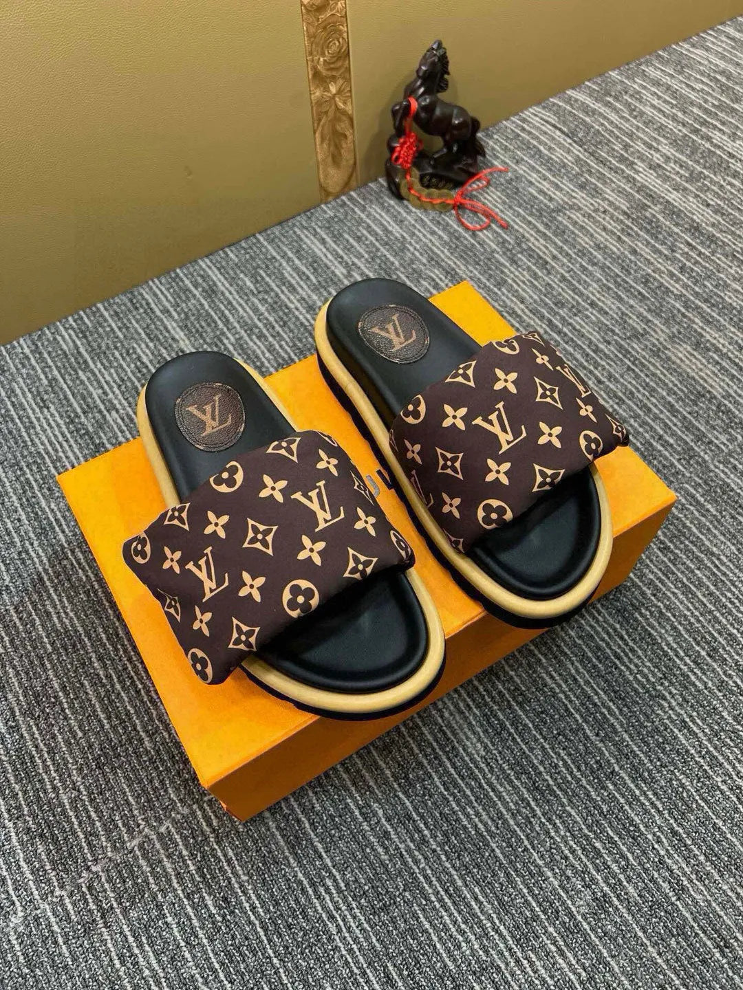 5QE12Z Popular Slippers