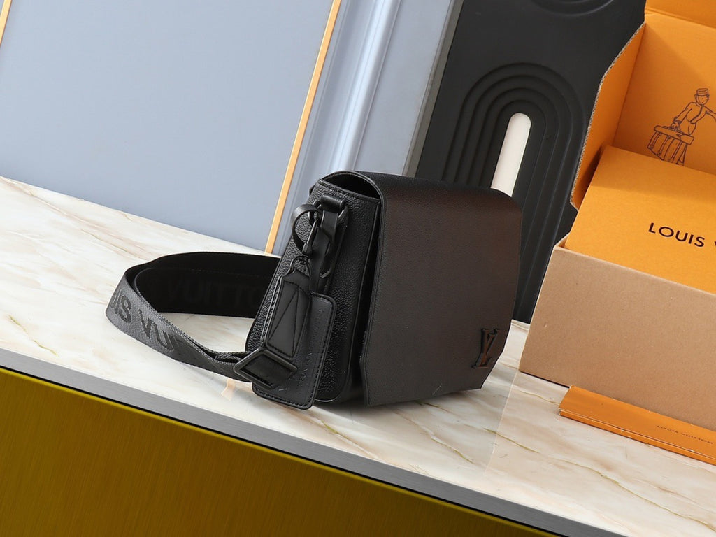 136PE77B Popular leather bag