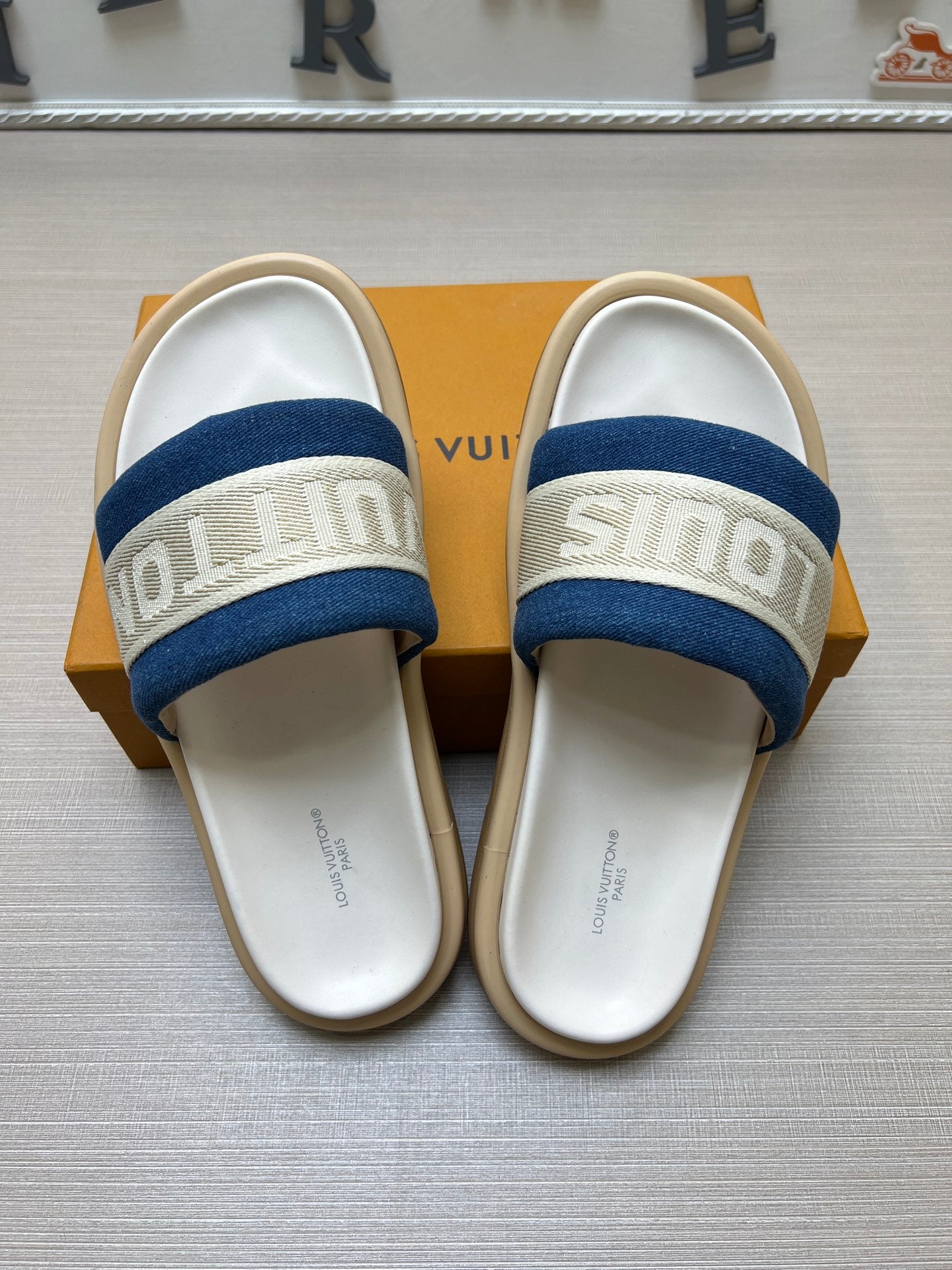 535ZE301Z Popular Slippers