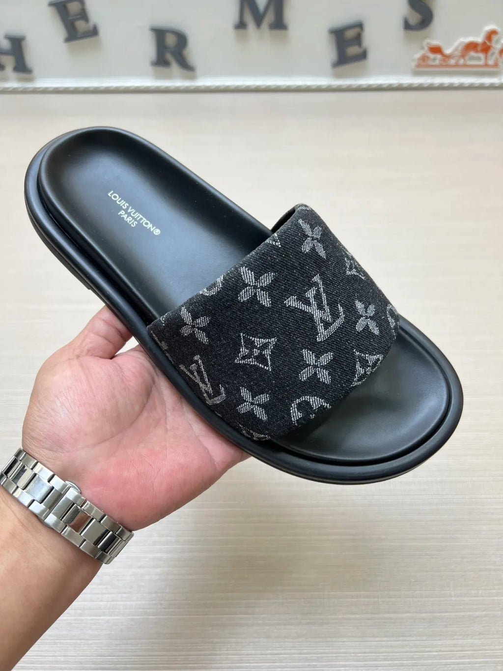 535ZE302Z Popular Slippers