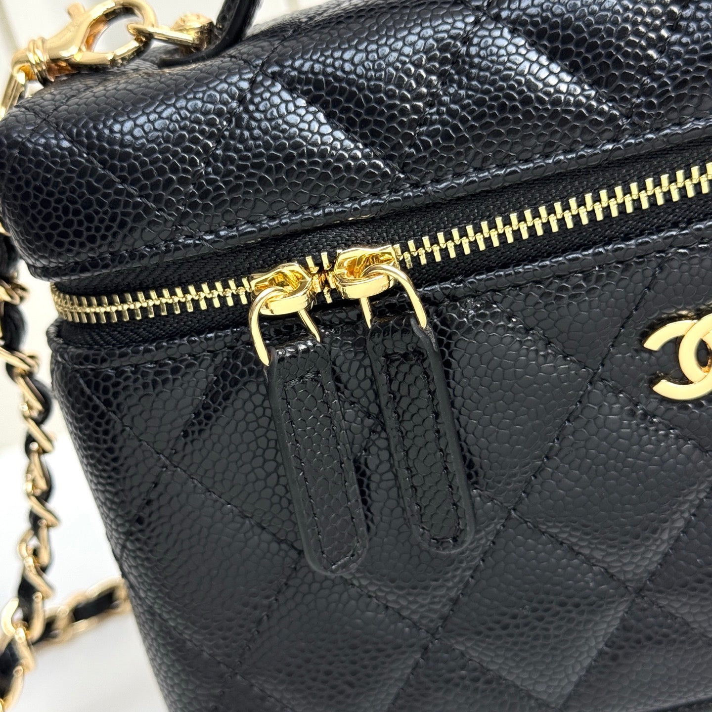 B1X66C19  Popular leather bag