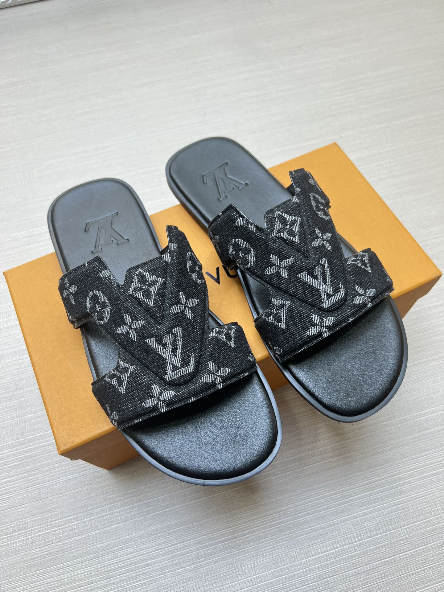 54E32Z Popular slippers