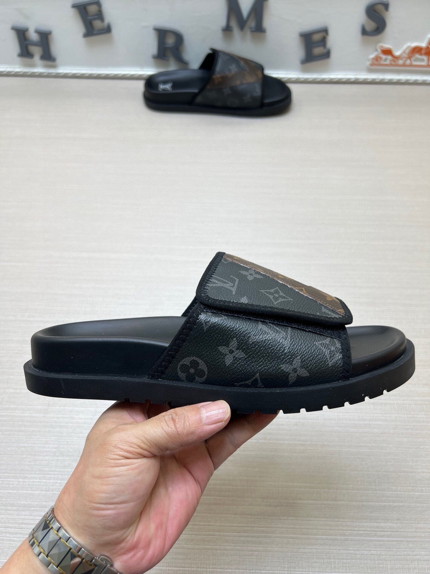 5WE251Z Popular Slippers