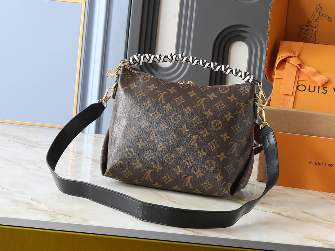 146PE79B Popular leather bag
