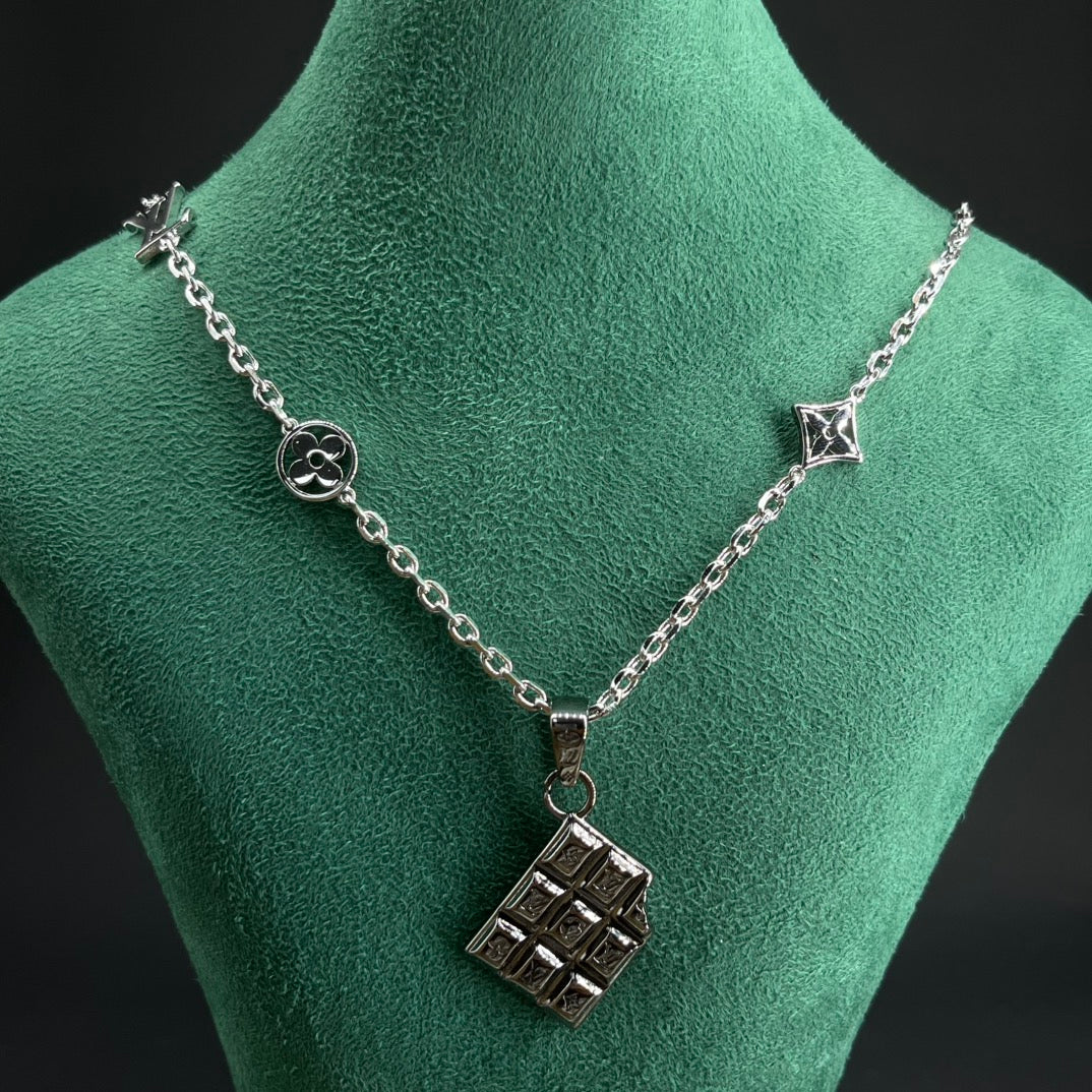 15QE129X Popular Necklace