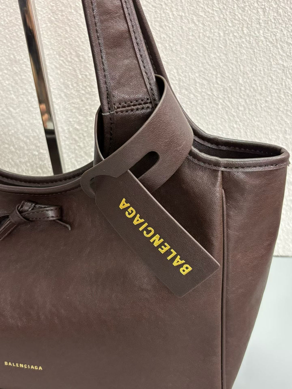 B1P46J143 Popular leather bags