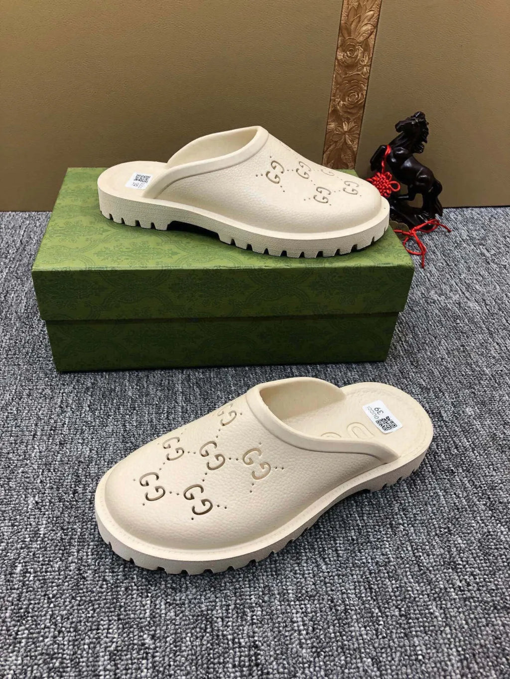 5WB243Z Popular Slippers
