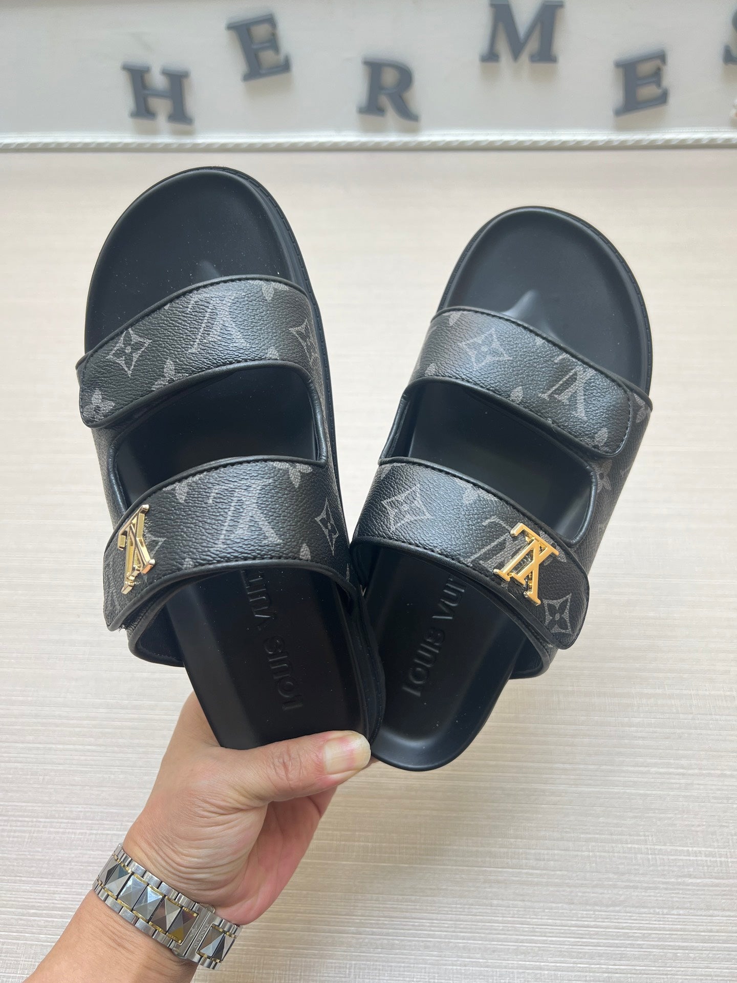 54E11Z Popular slippers