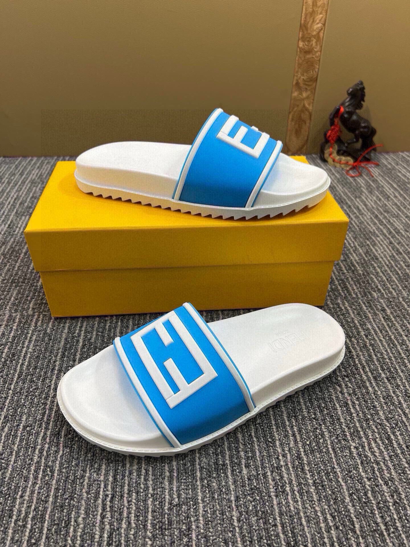 535ZF287Z Popular Slippers