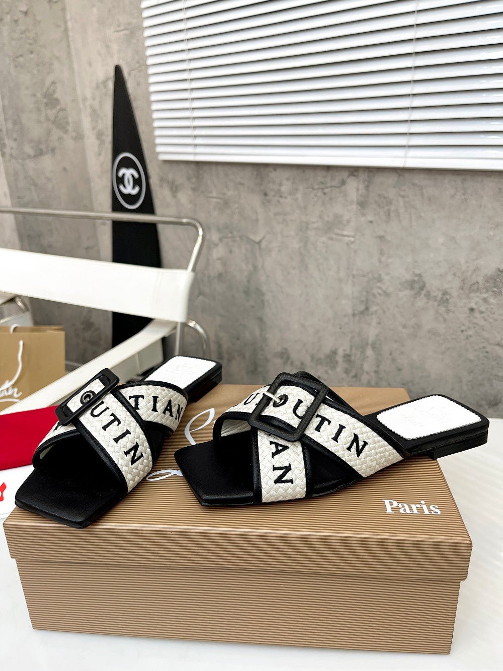 J4A43Z Popular leather Slippers