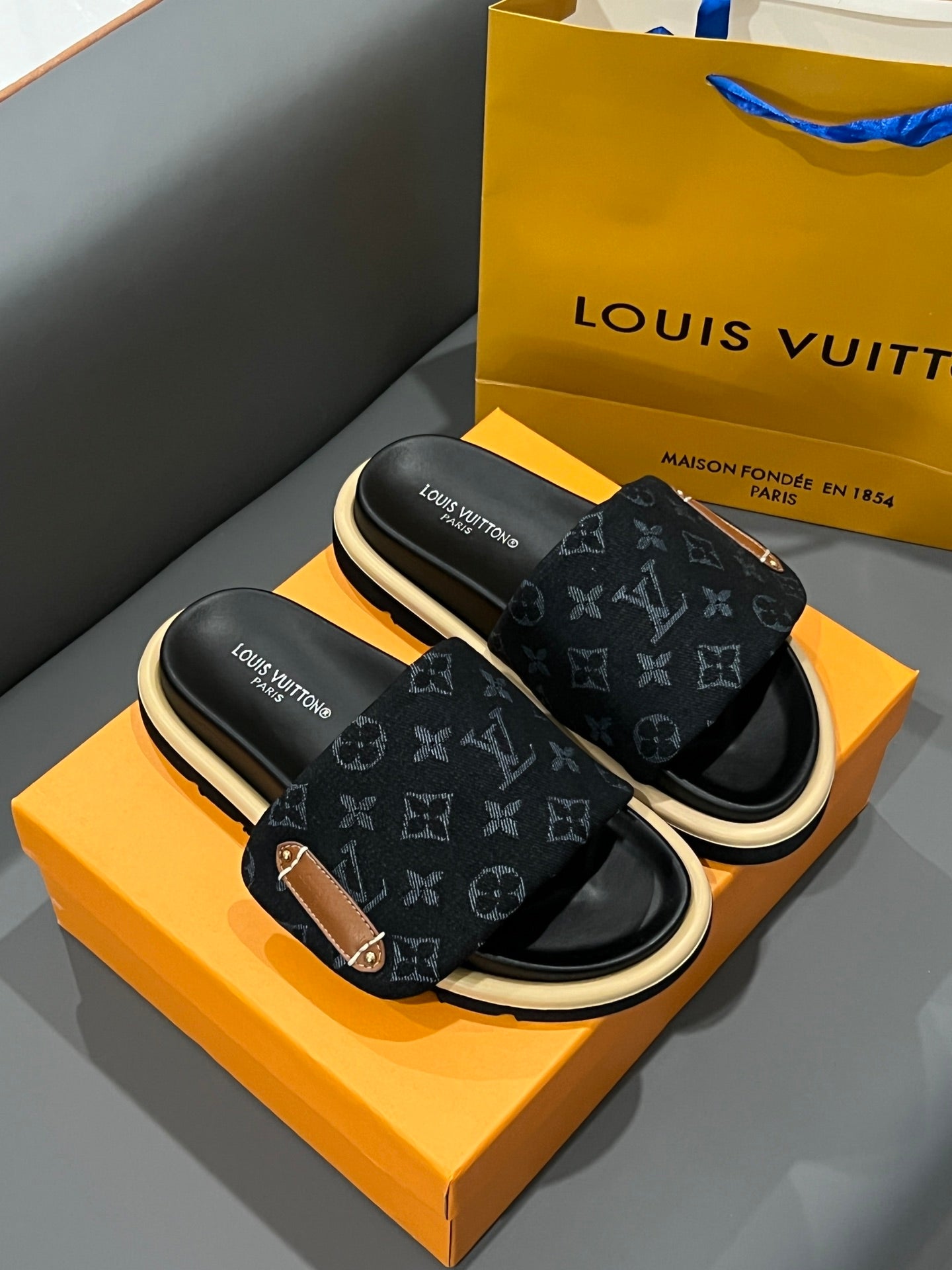 14E73Z Popular Slippers