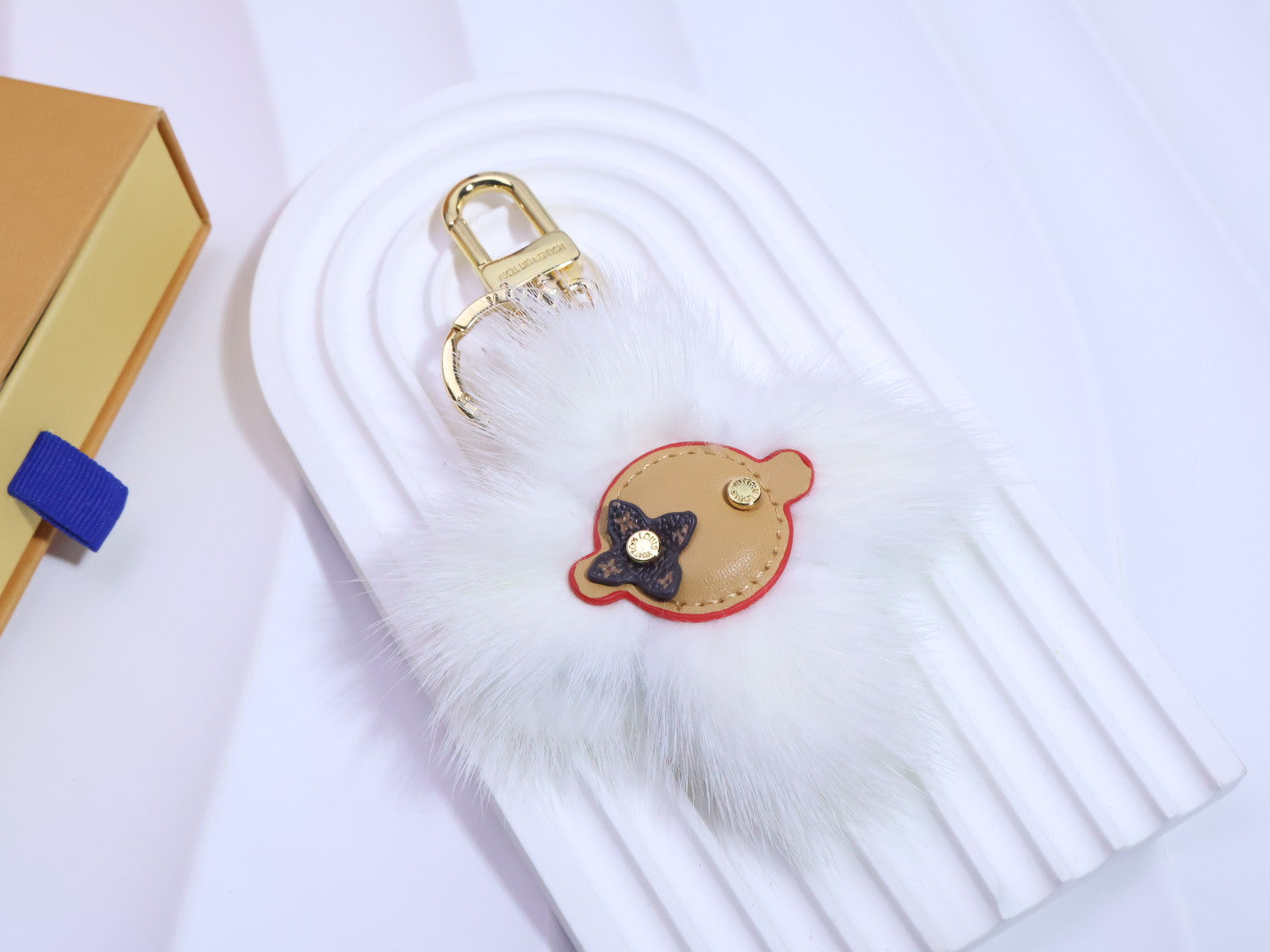 35QE26A Popular bag 's charms accessories