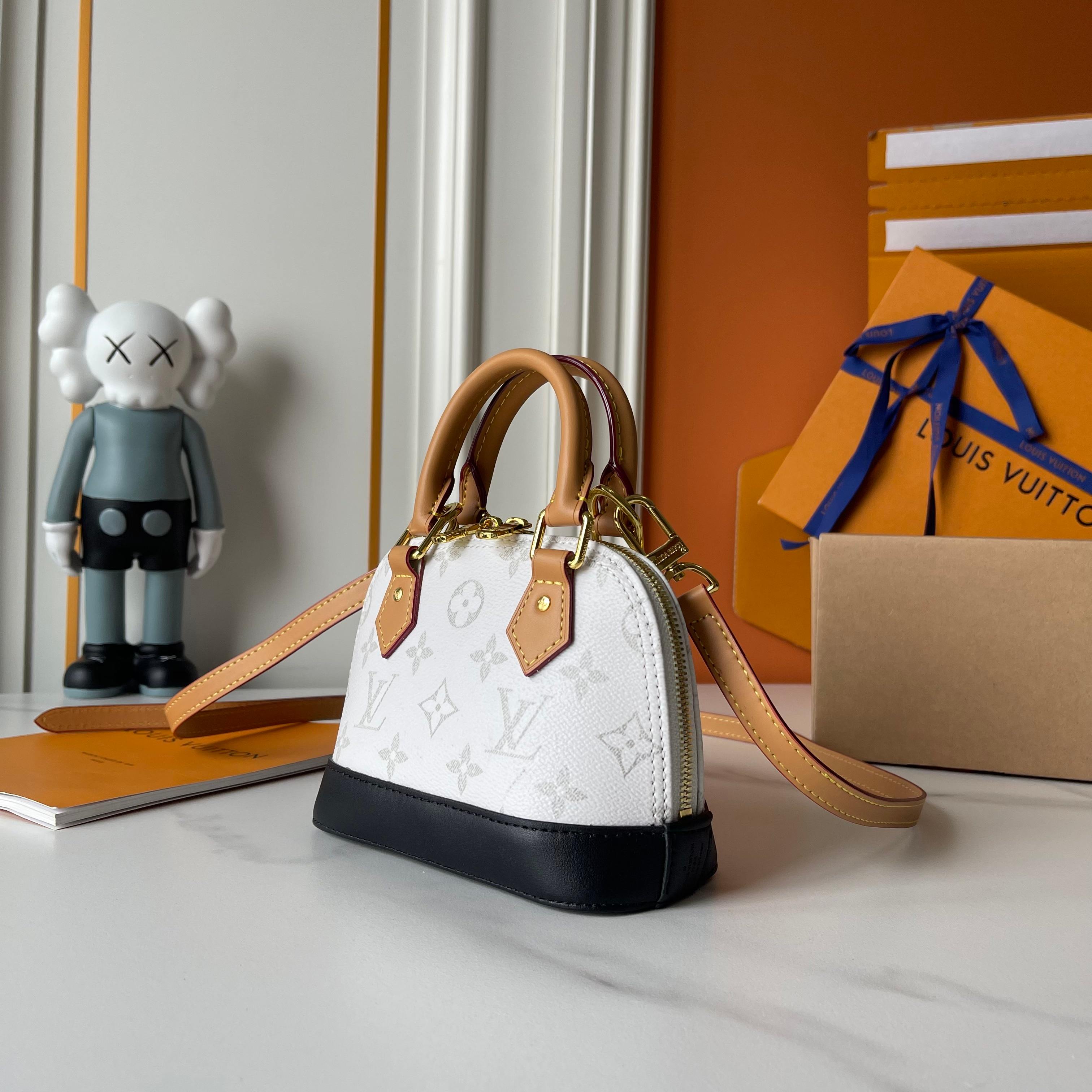 146PE101B Popular leather bag