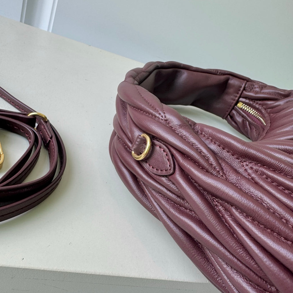 B1P46A120 Popular leather bag（29x24x10cm）
