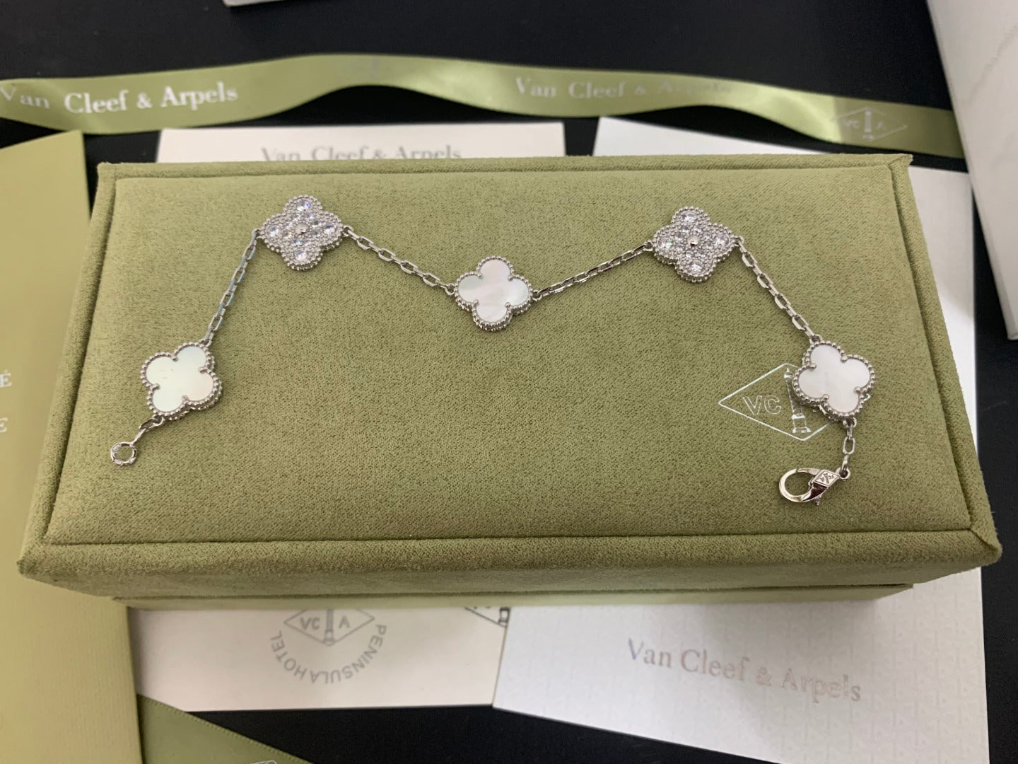 5XVA179K  Popular bracelets 5 flowers normal size1.5cm flower
