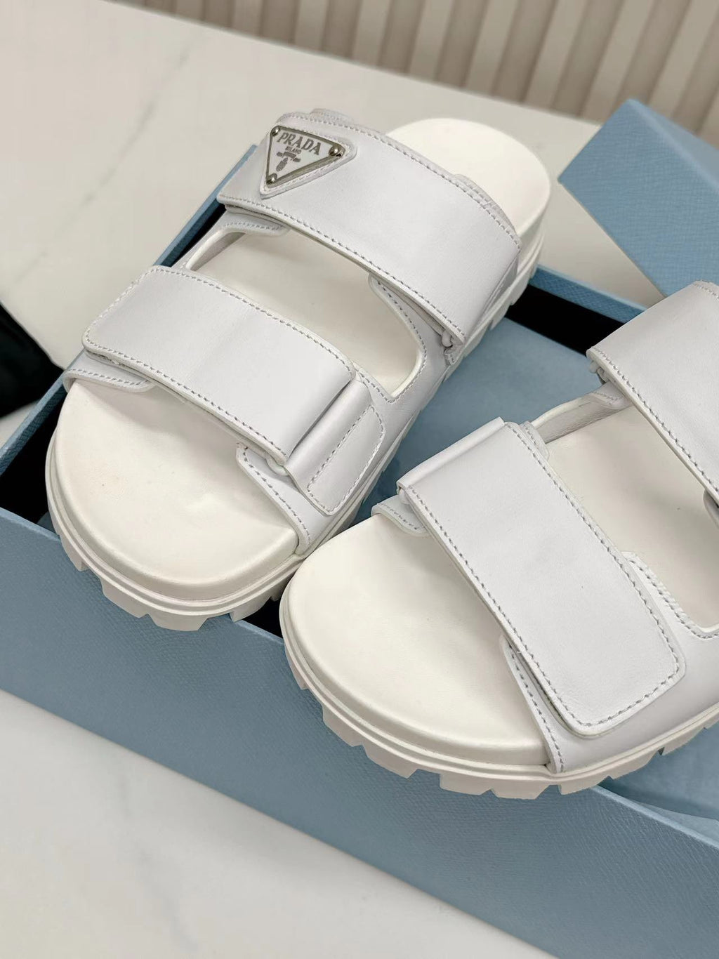 14PD26Z Popular sandals