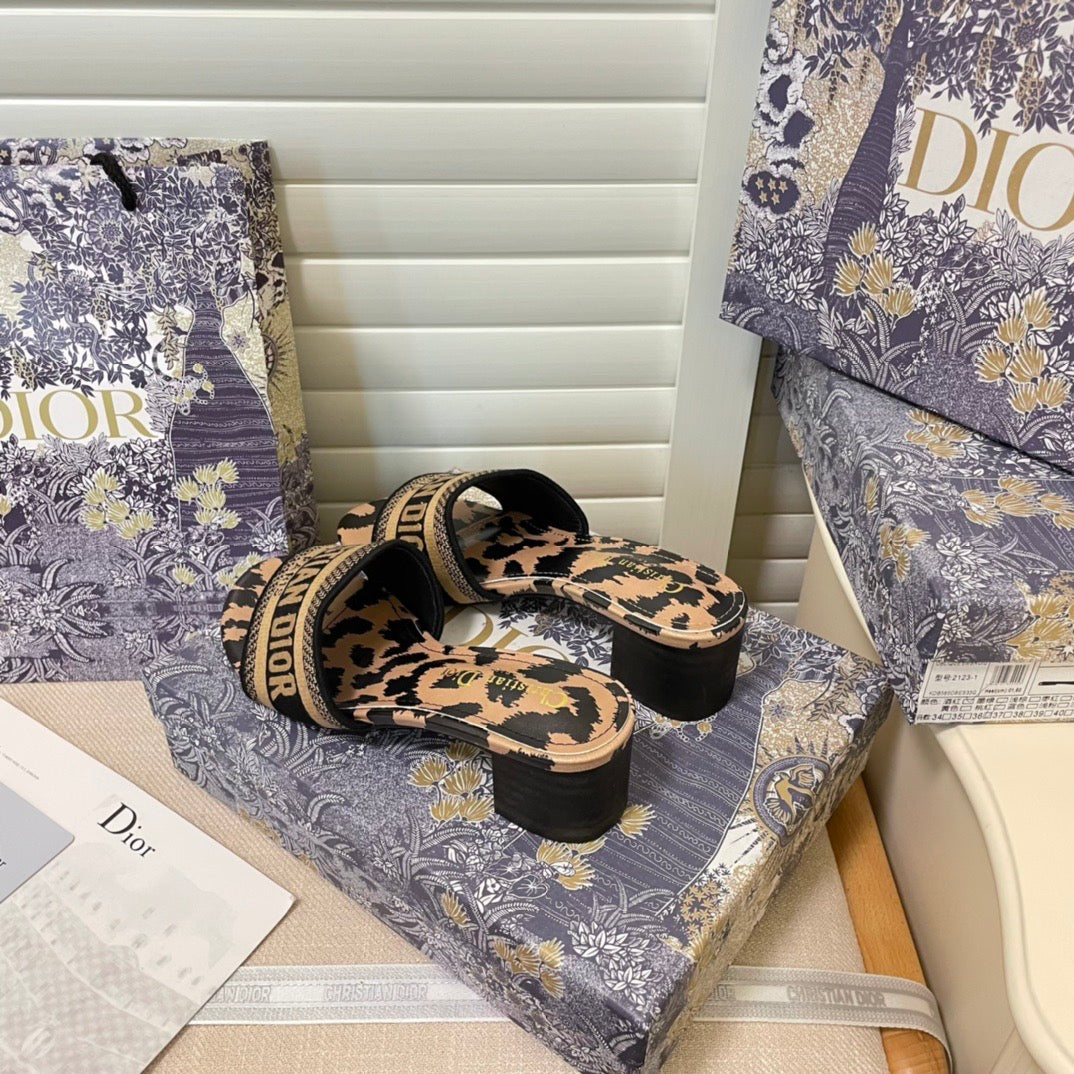 14D64Z Popular sandals