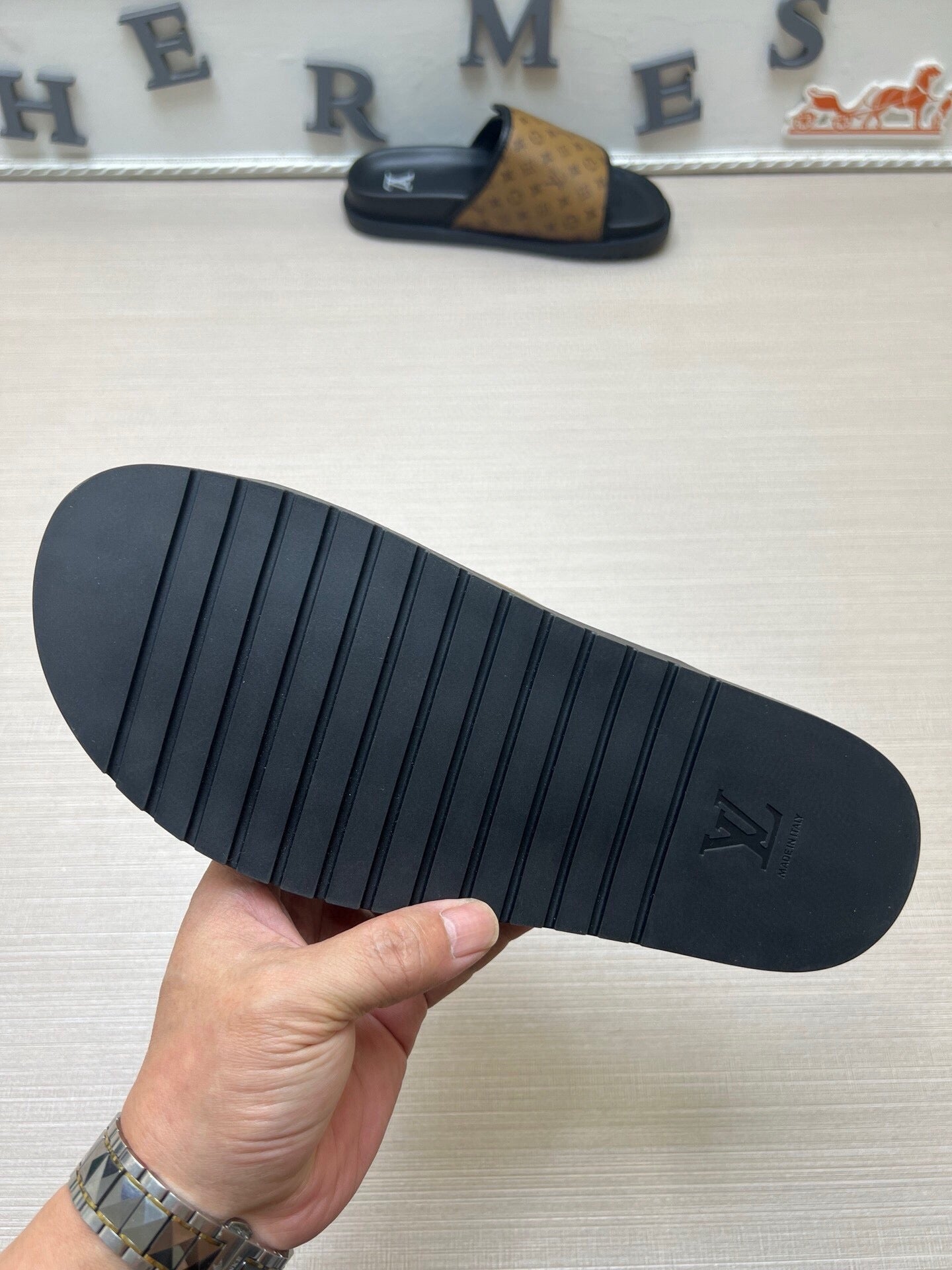 5WE246Z Popular Slippers