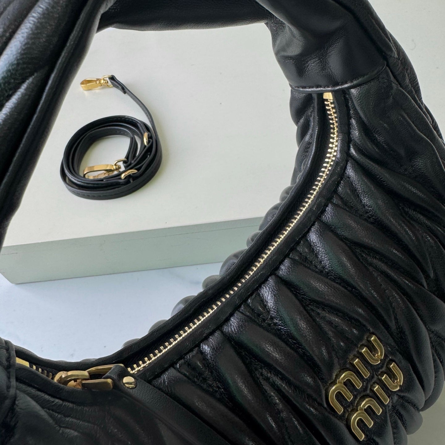 B1P46A120 Popular leather bag（29x24x10cm）