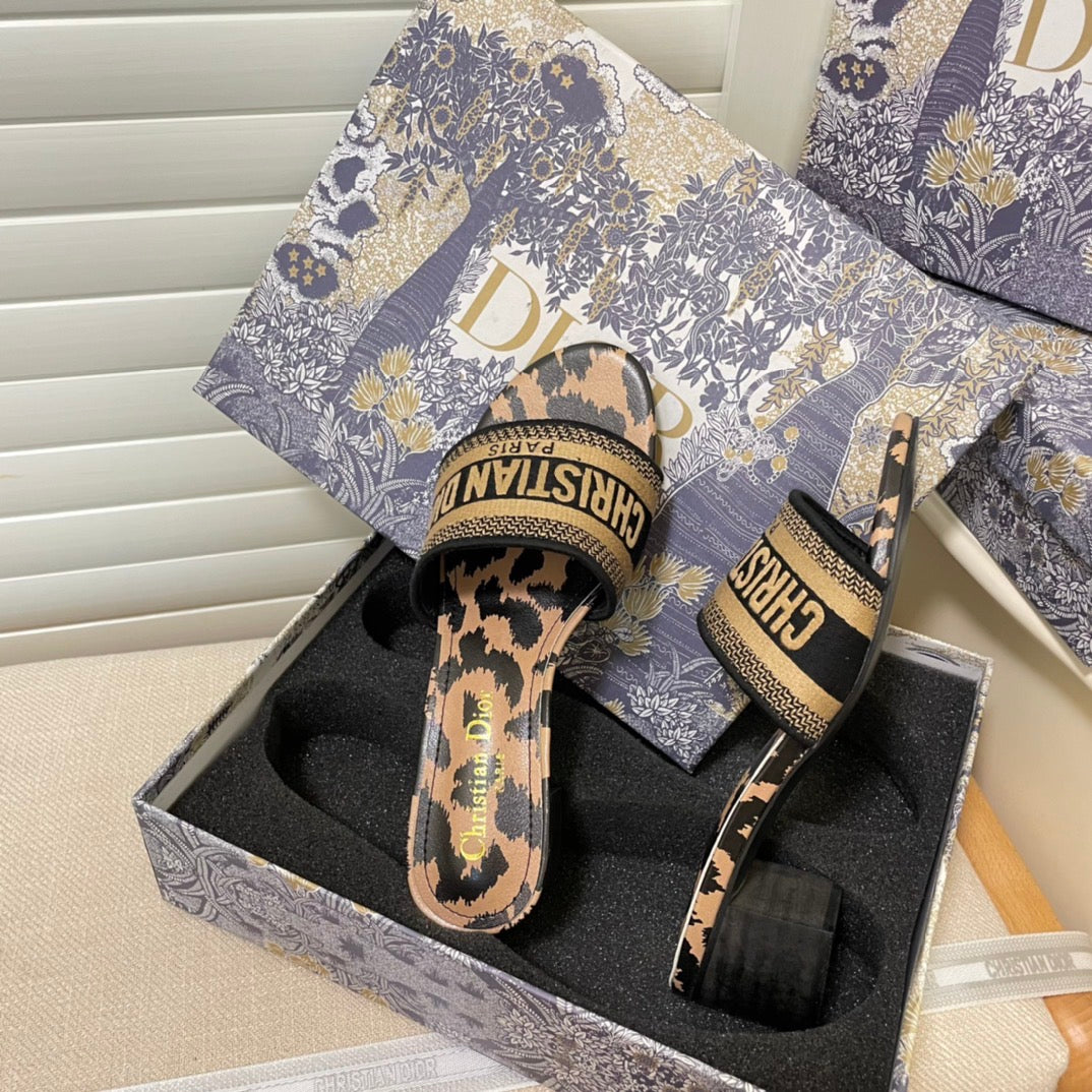 14D64Z Popular sandals