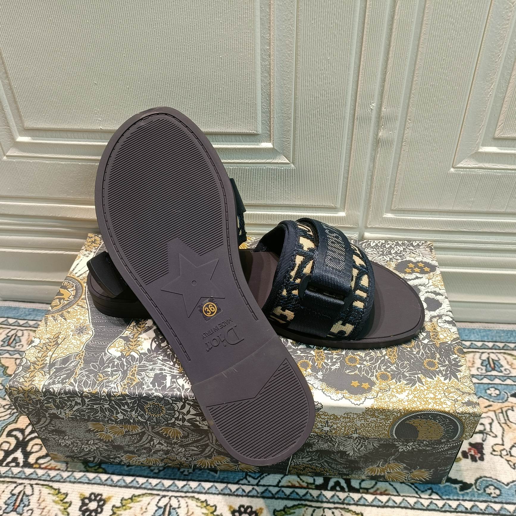 14D20Z Popular Slippers