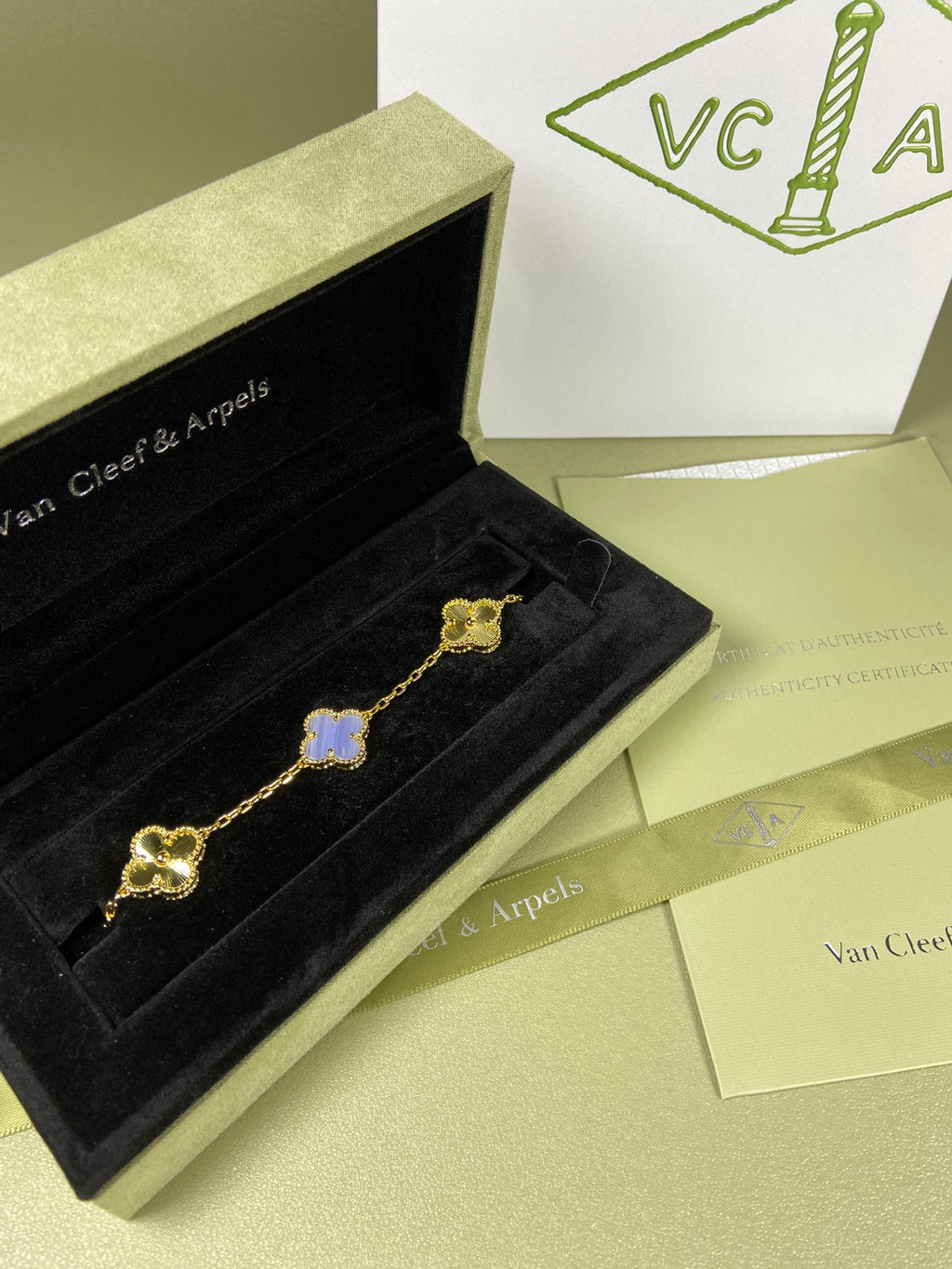 5XVA181K  Popular bracelets  5 flowers normal size1.5cm flower