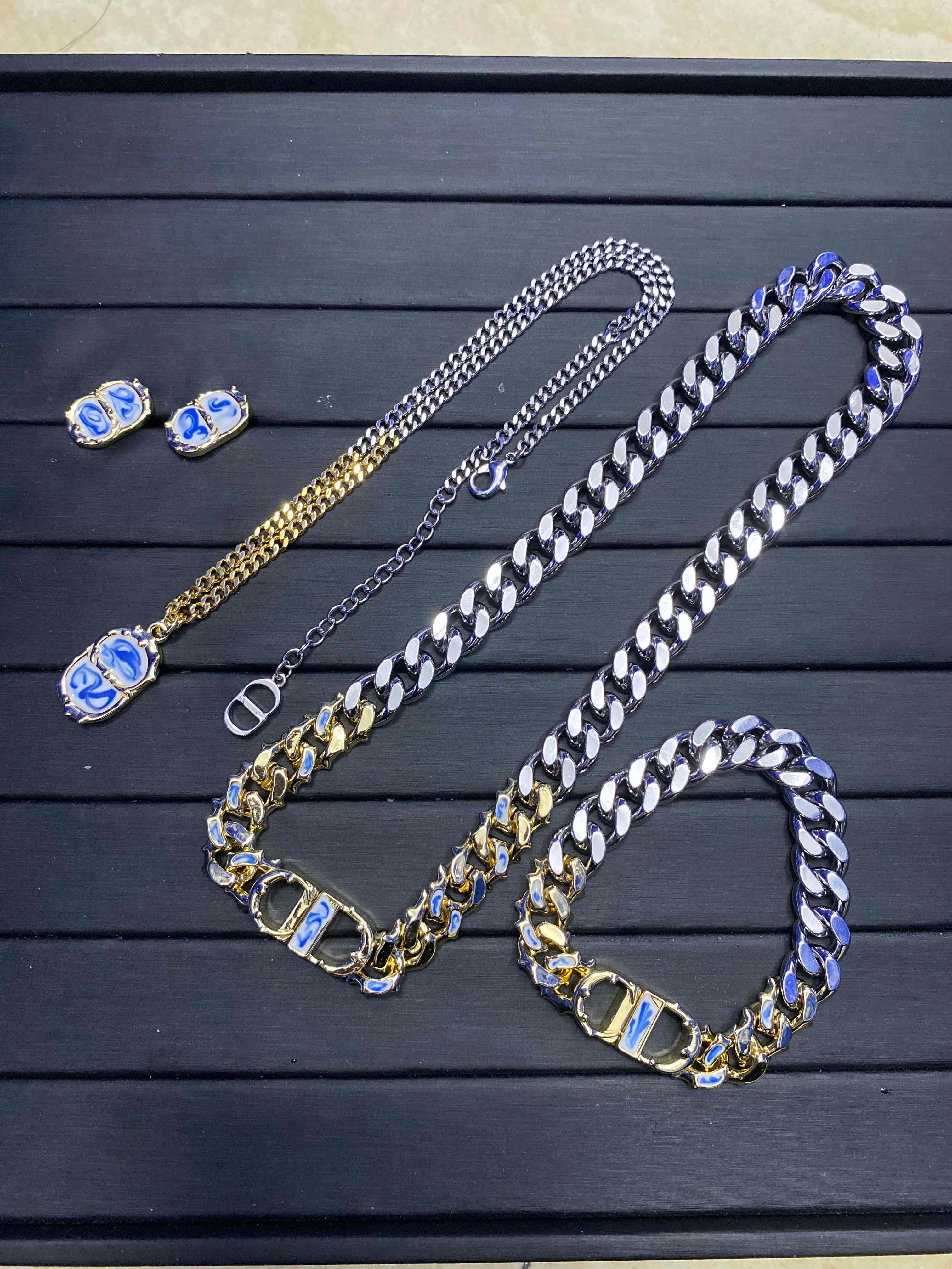 165ND8X Popular    Bracelets