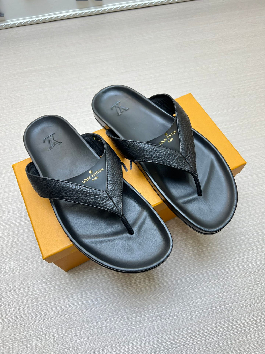 54E85Z Popular slippers