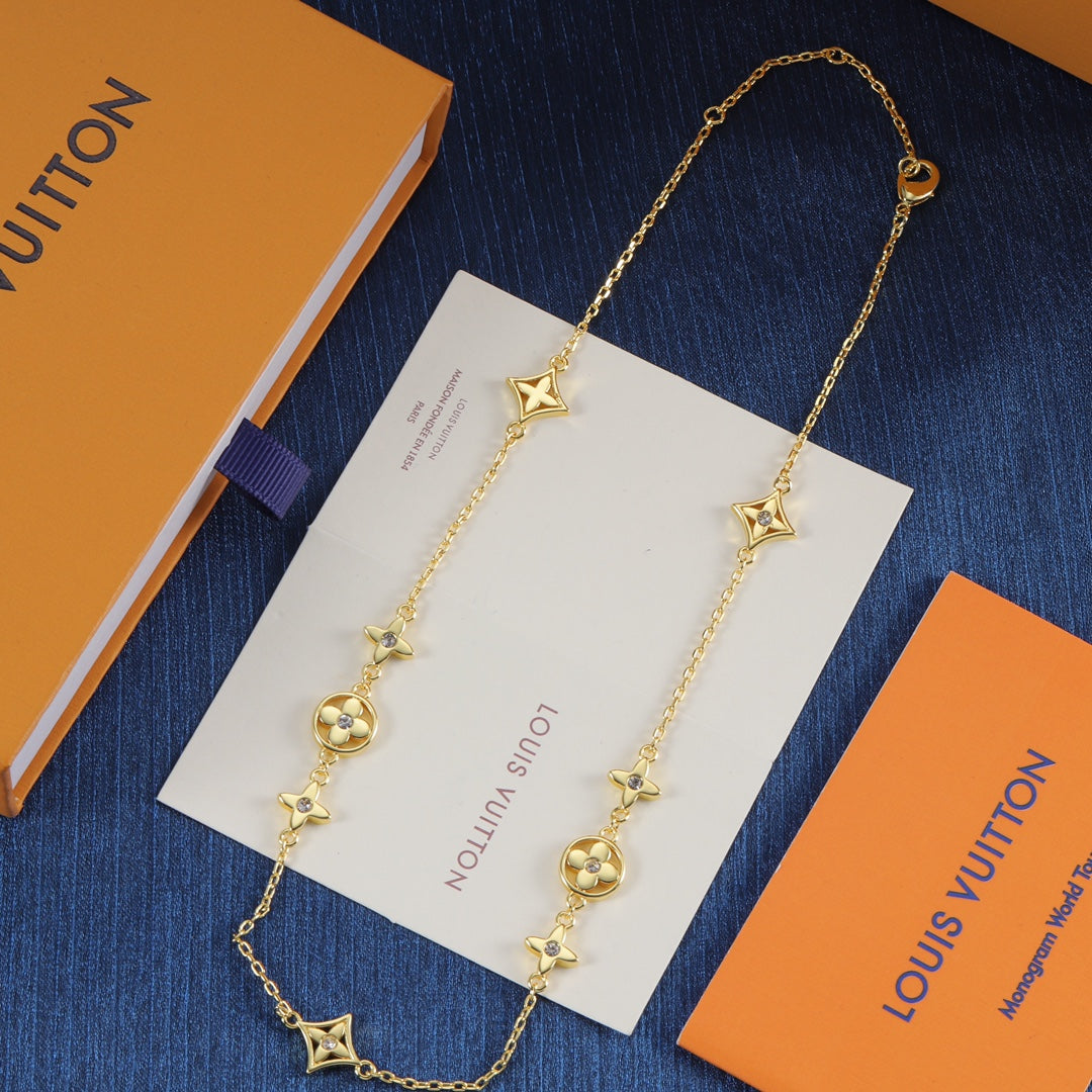 175RE31X Popular    Necklaces .