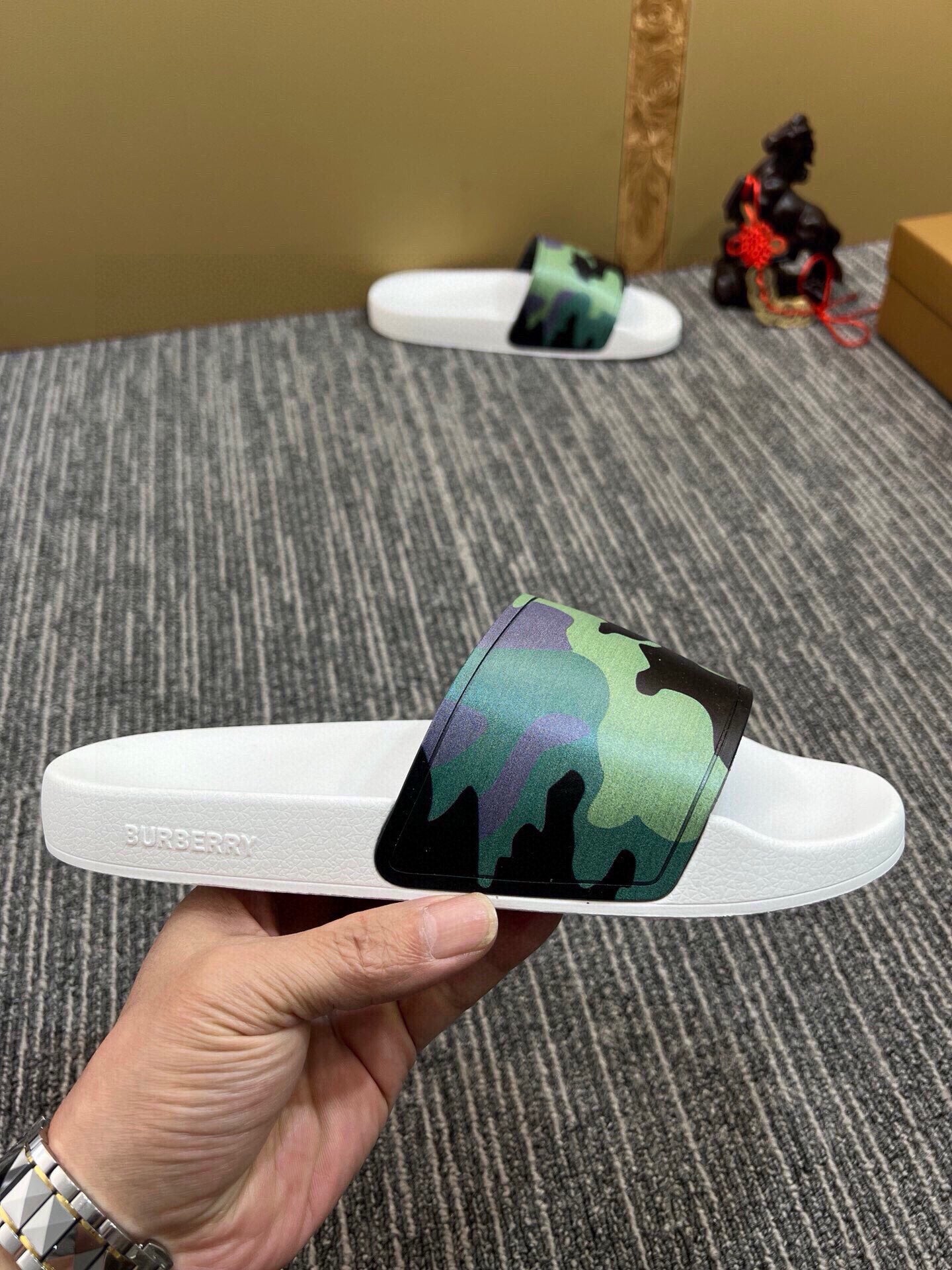 535ZR261Z Popular Slippers