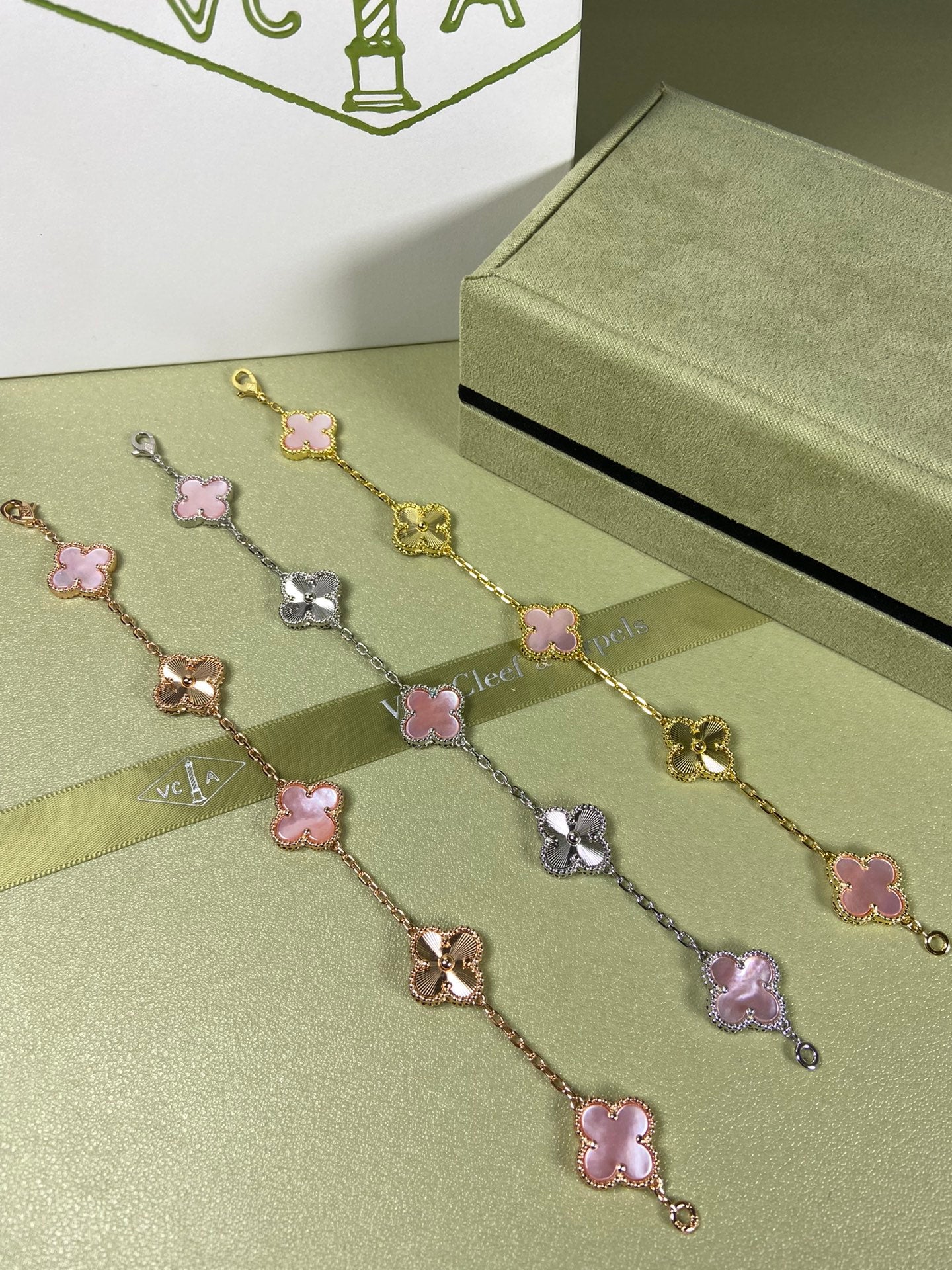 5XVA181K  Popular bracelets  5 flowers normal size1.5cm flower