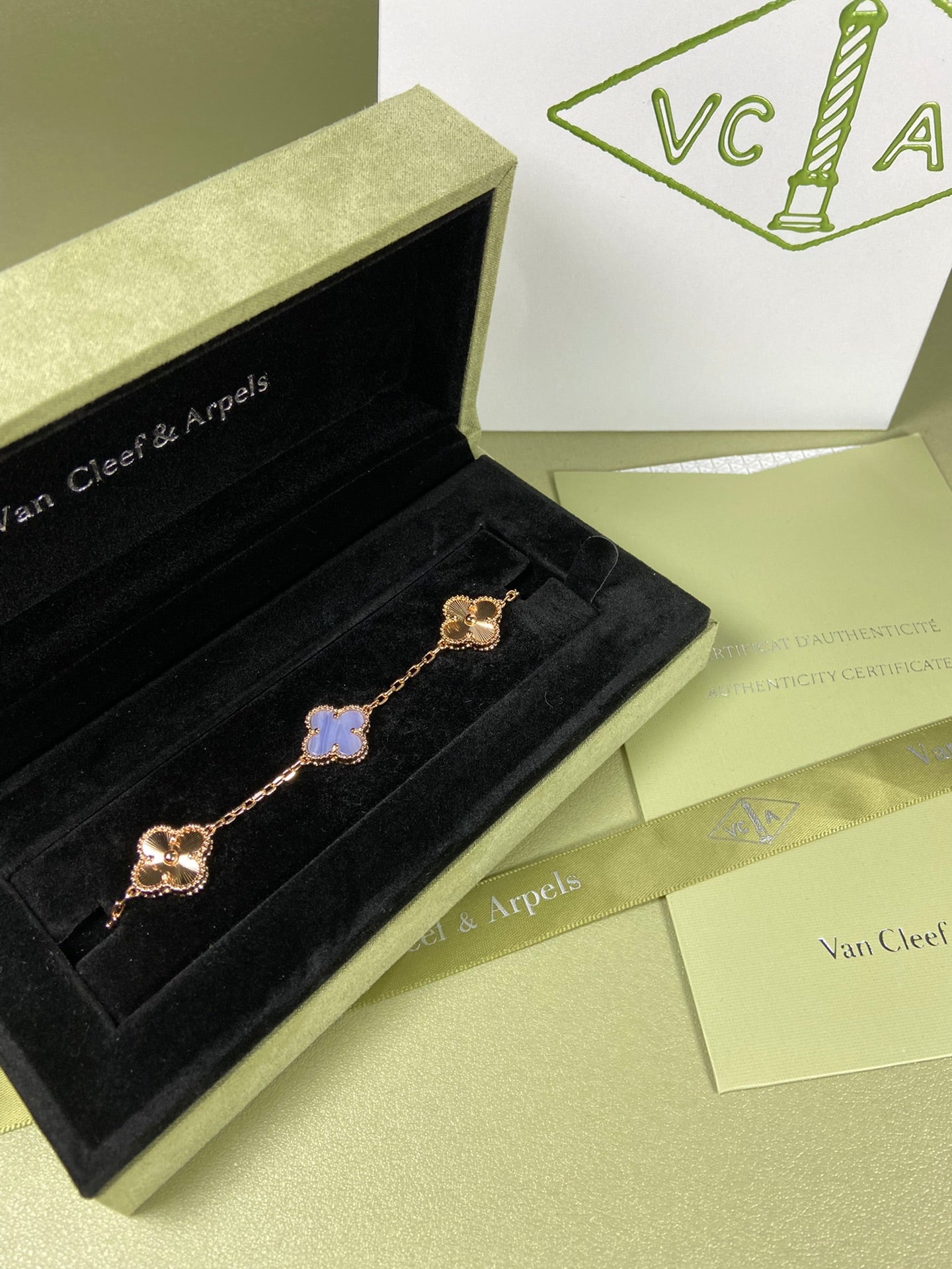 5XVA181K  Popular bracelets  5 flowers normal size1.5cm flower