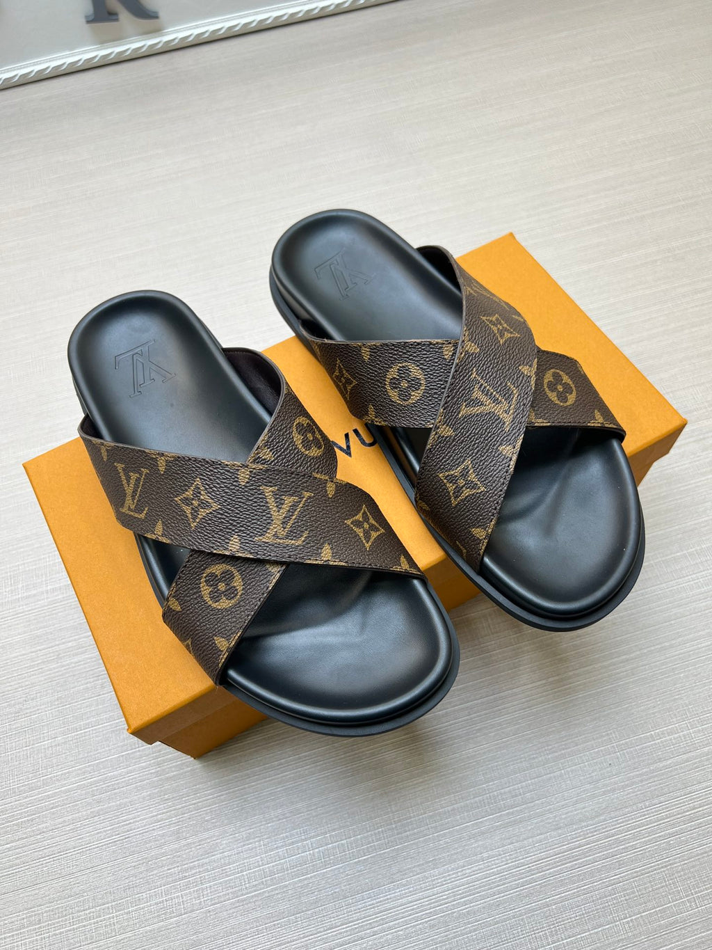 54E57Z Popular slippers
