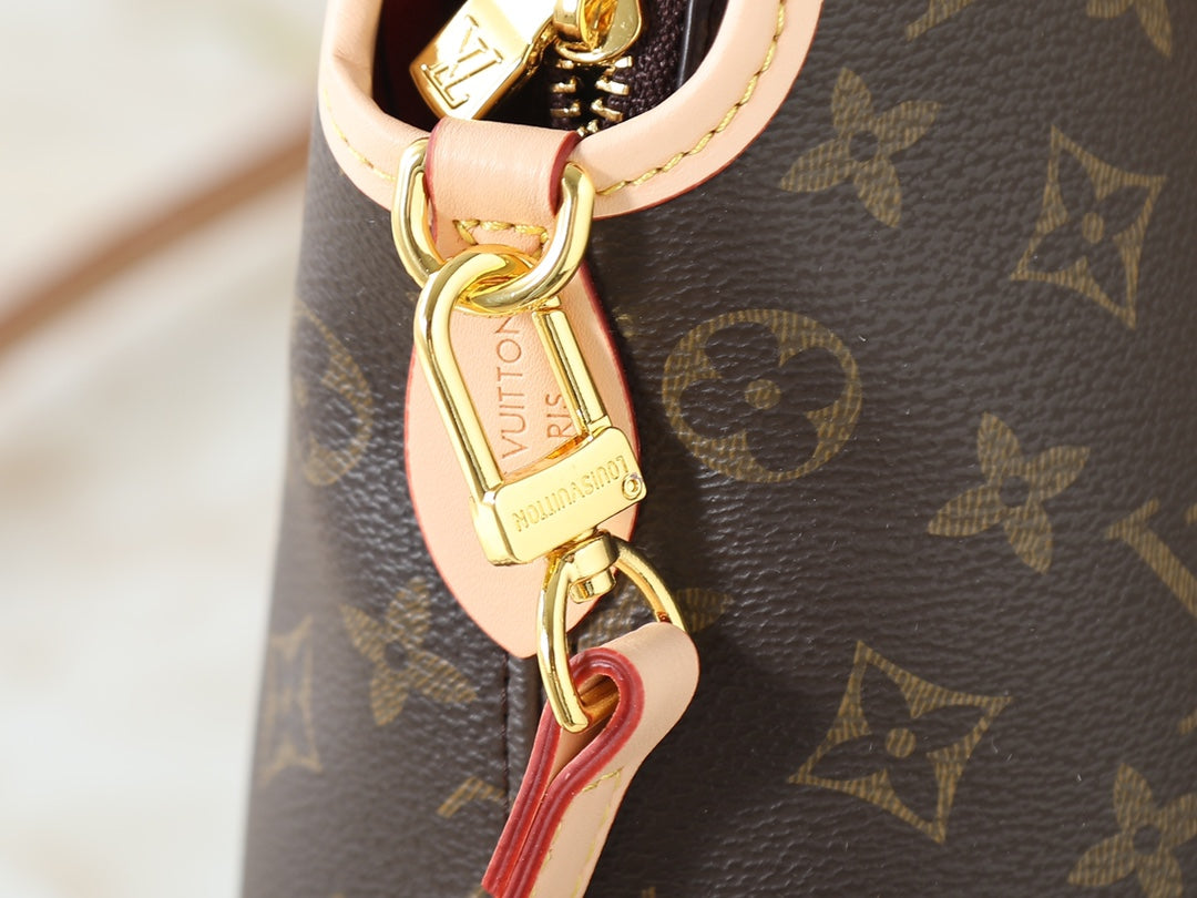146PE107B Popular leather bag