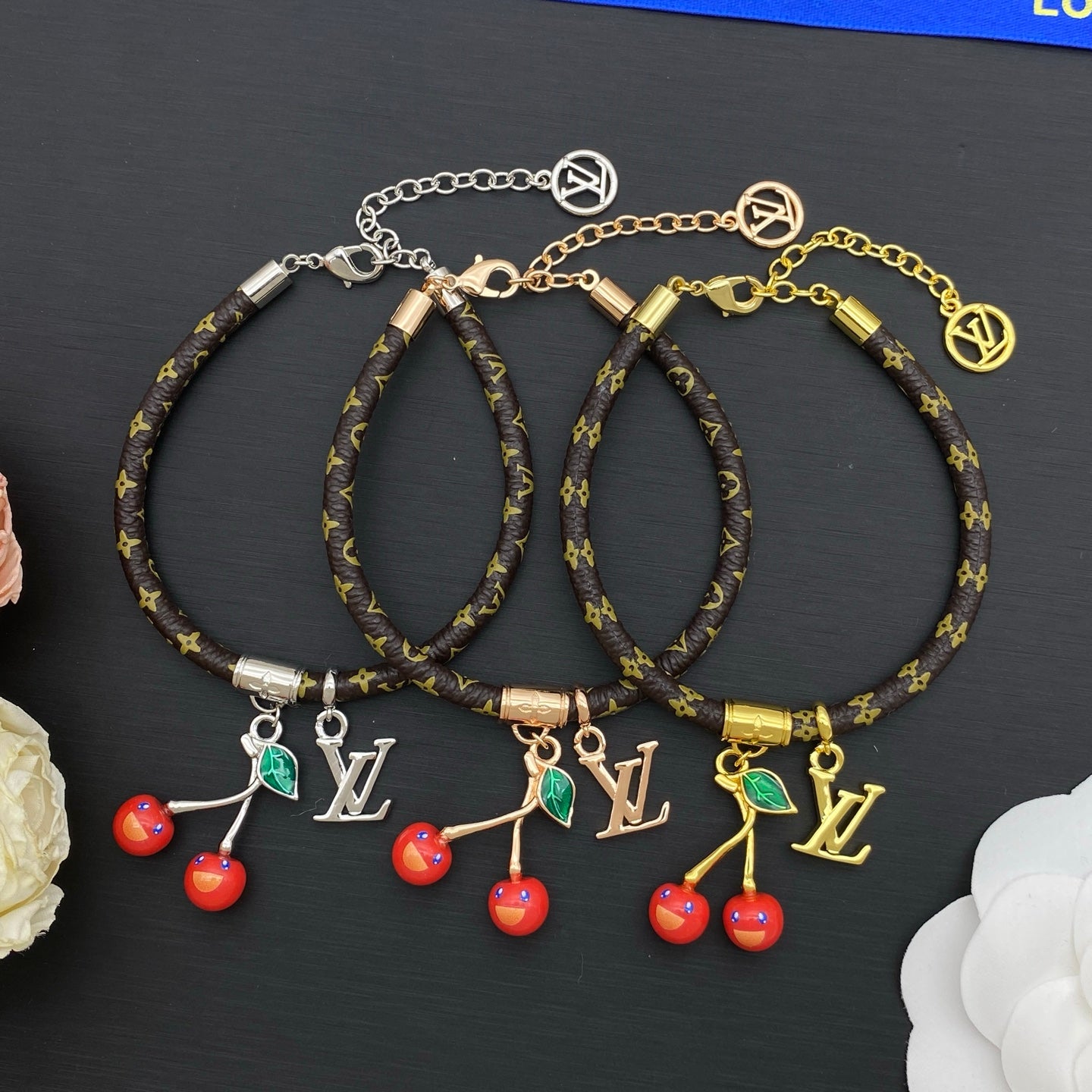 136NE82X Popular  Bracelets