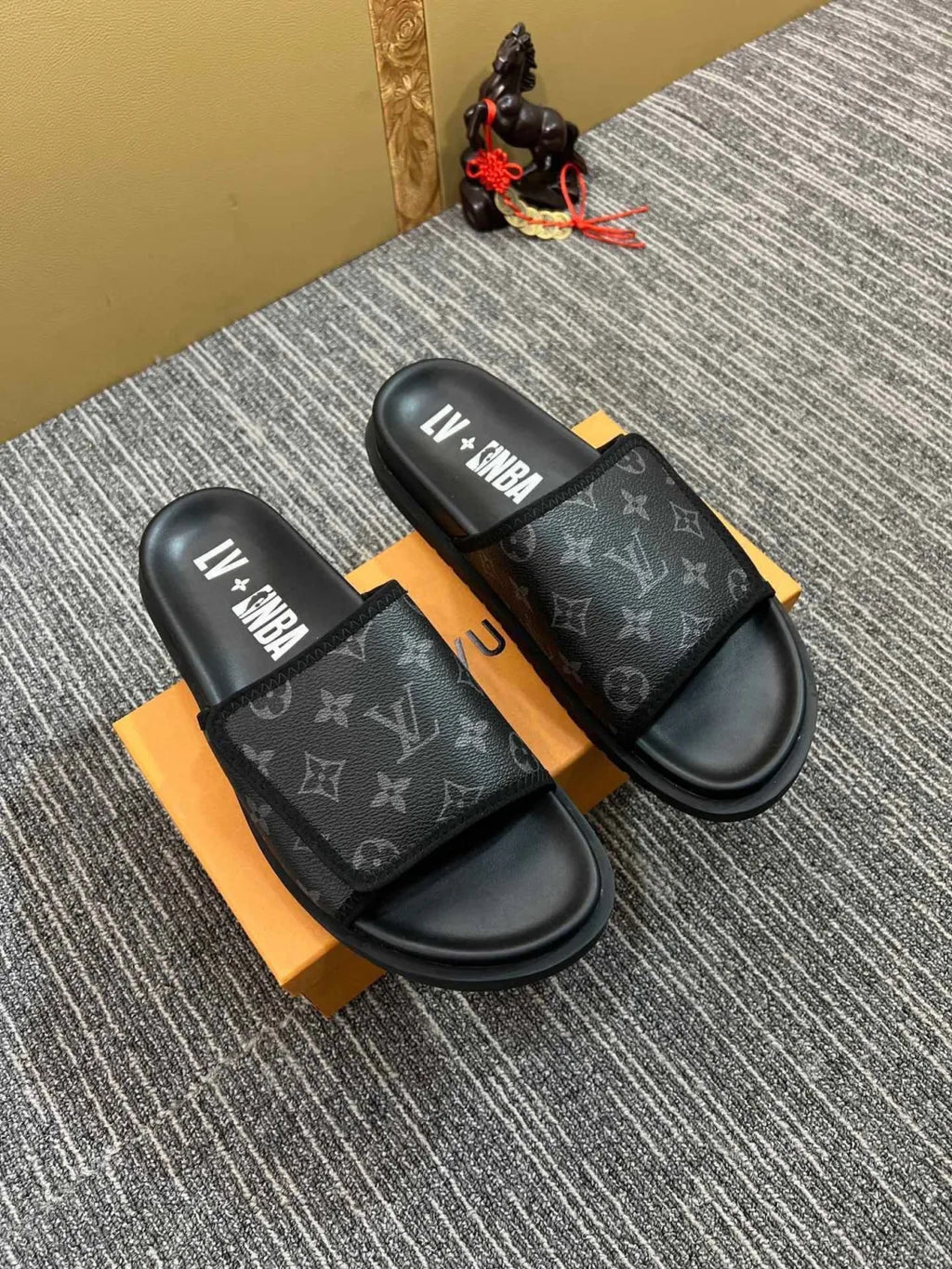 5YE47Z Popular Slippers
