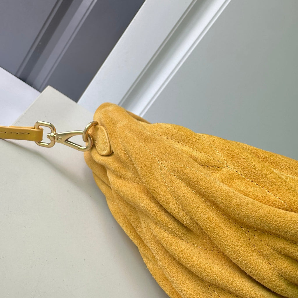 146PA117B Popular buckskin bag