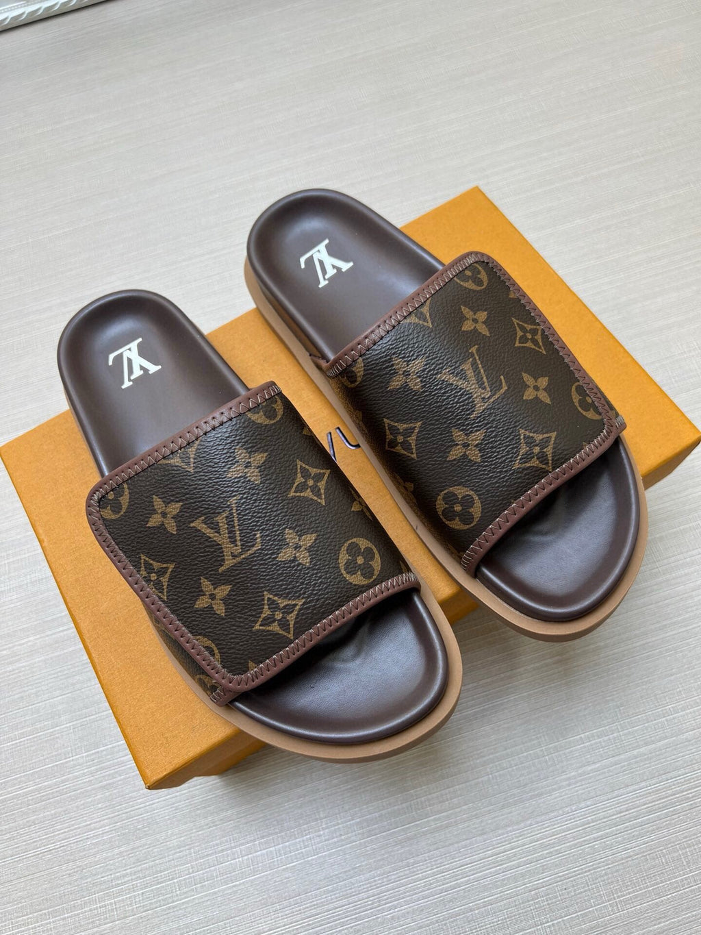 5WE245Z Popular Slippers