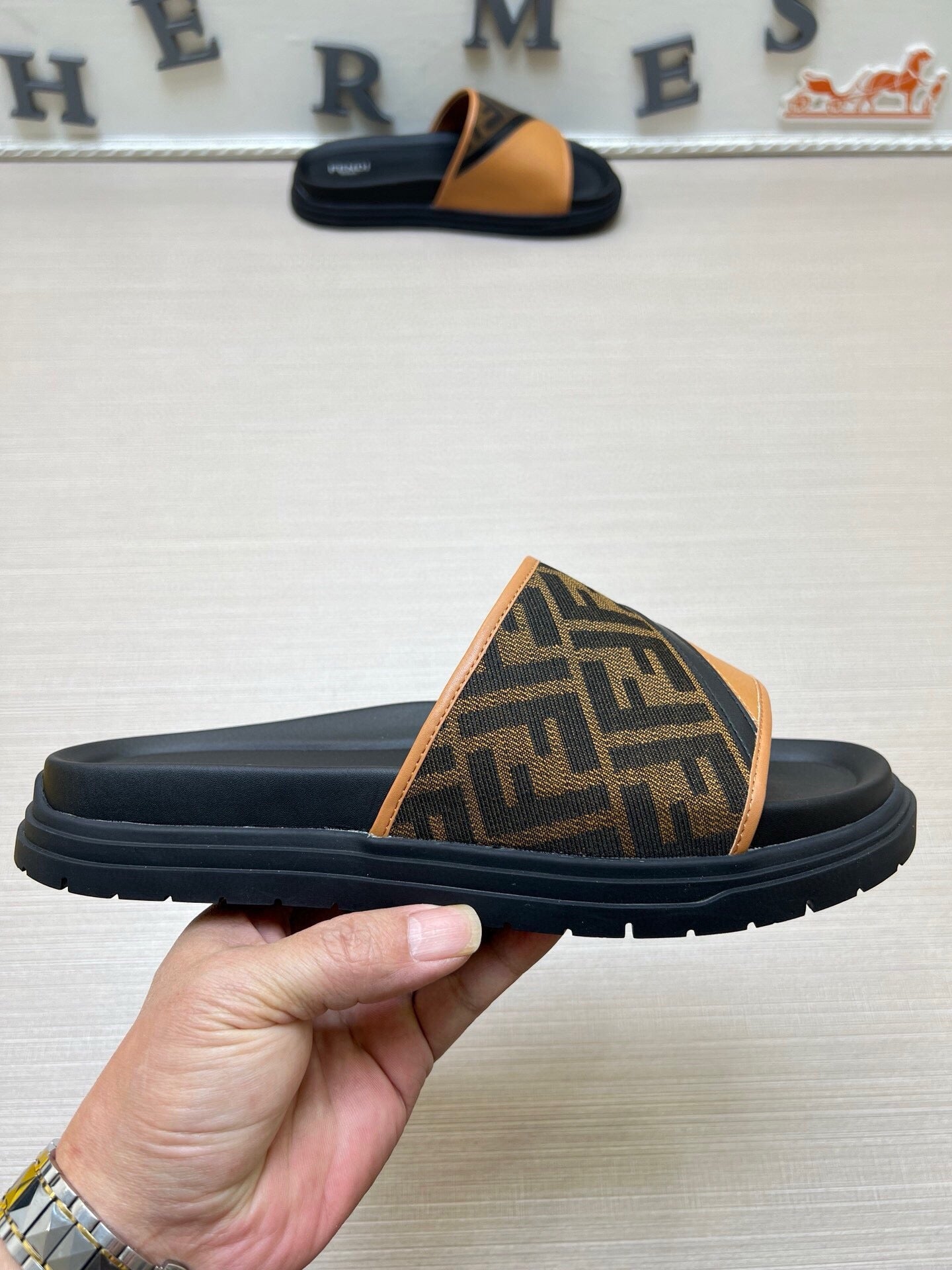 5LF223Z Popular Slippers