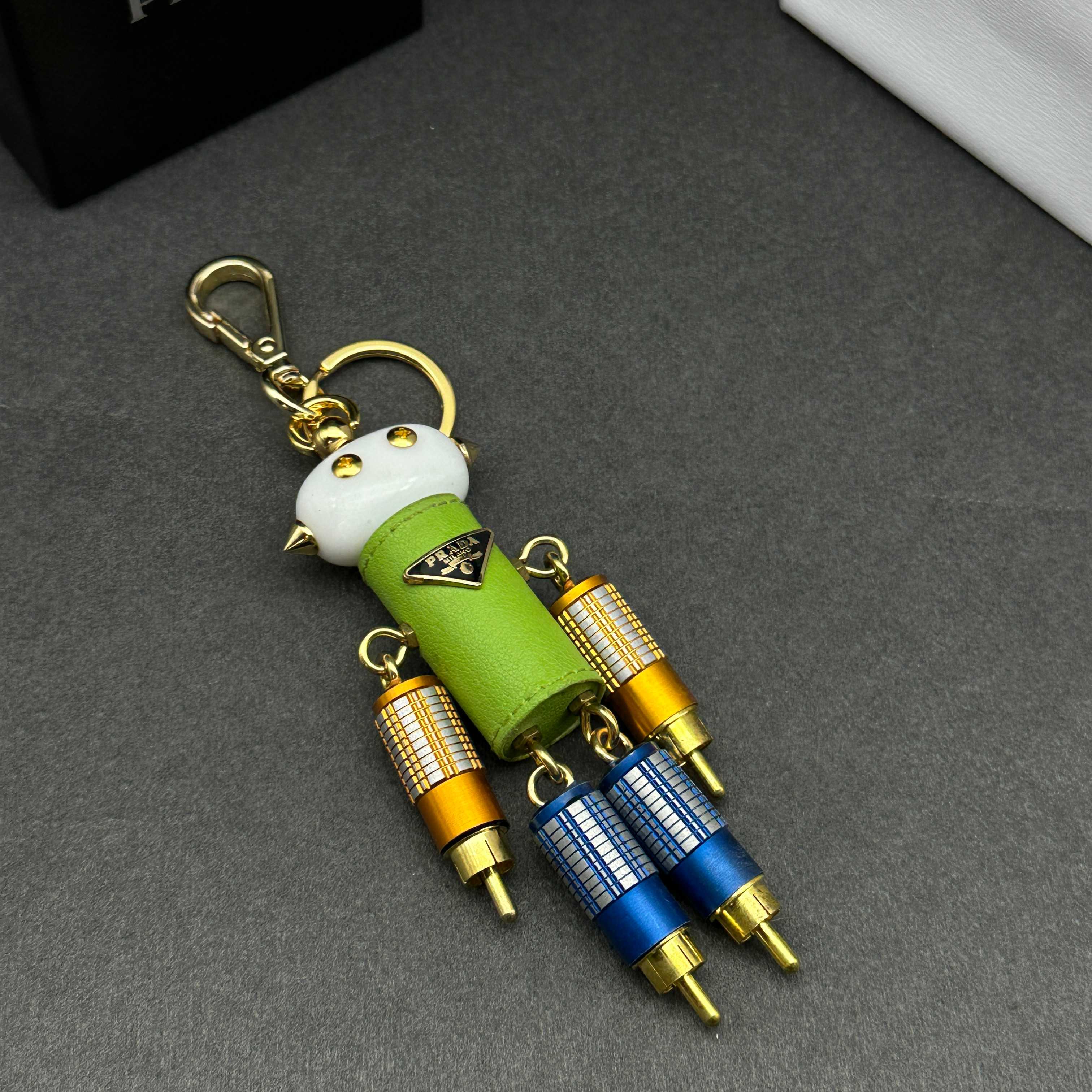 35QP2A Popular bag 's charms accessories