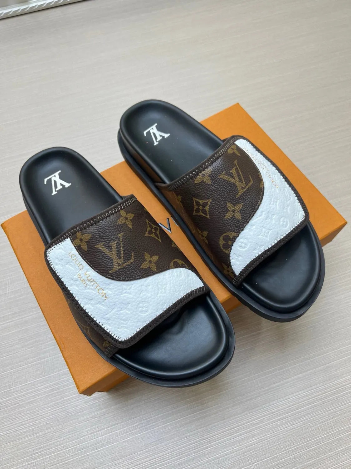 5WE250Z Popular Slippers