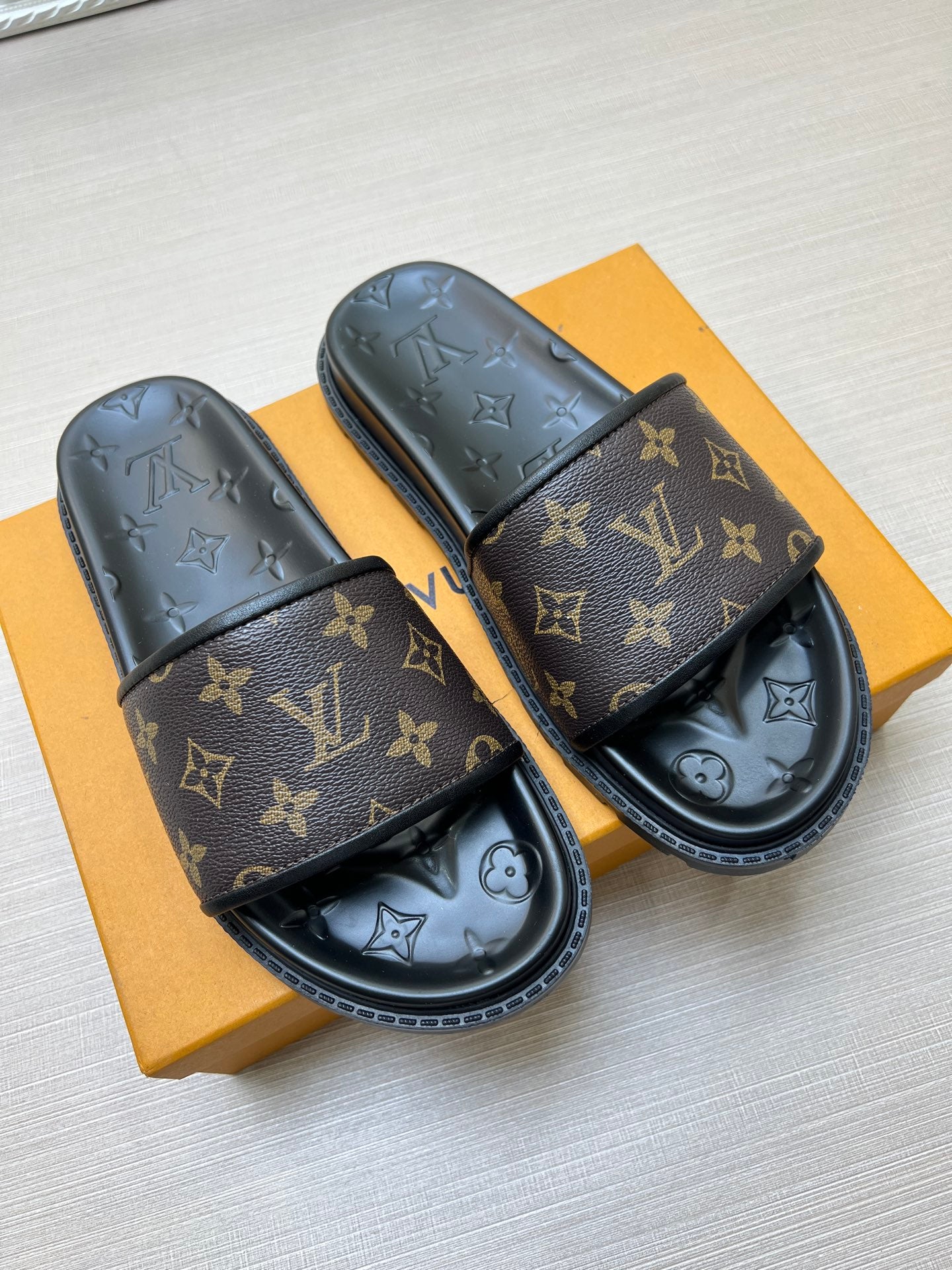 535ZE304Z Popular Slippers