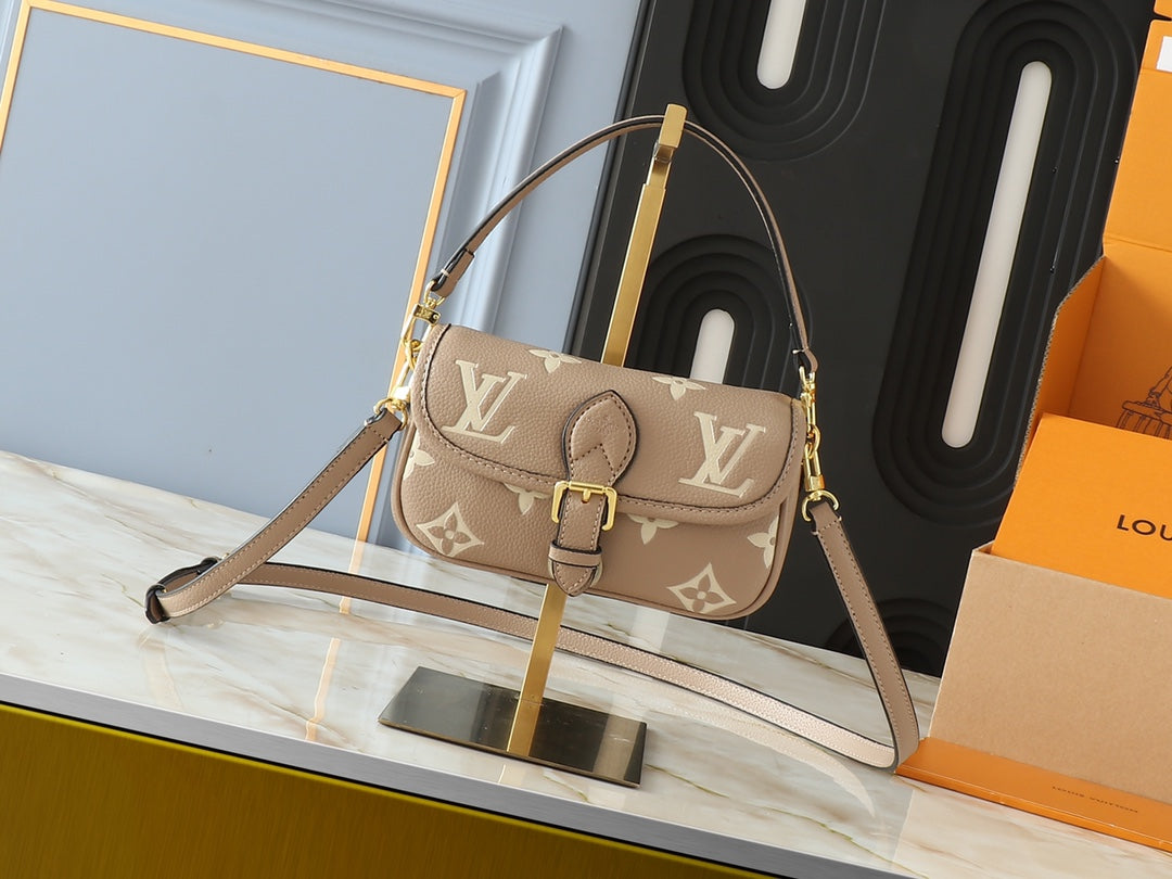15XE4B Popular leather bag